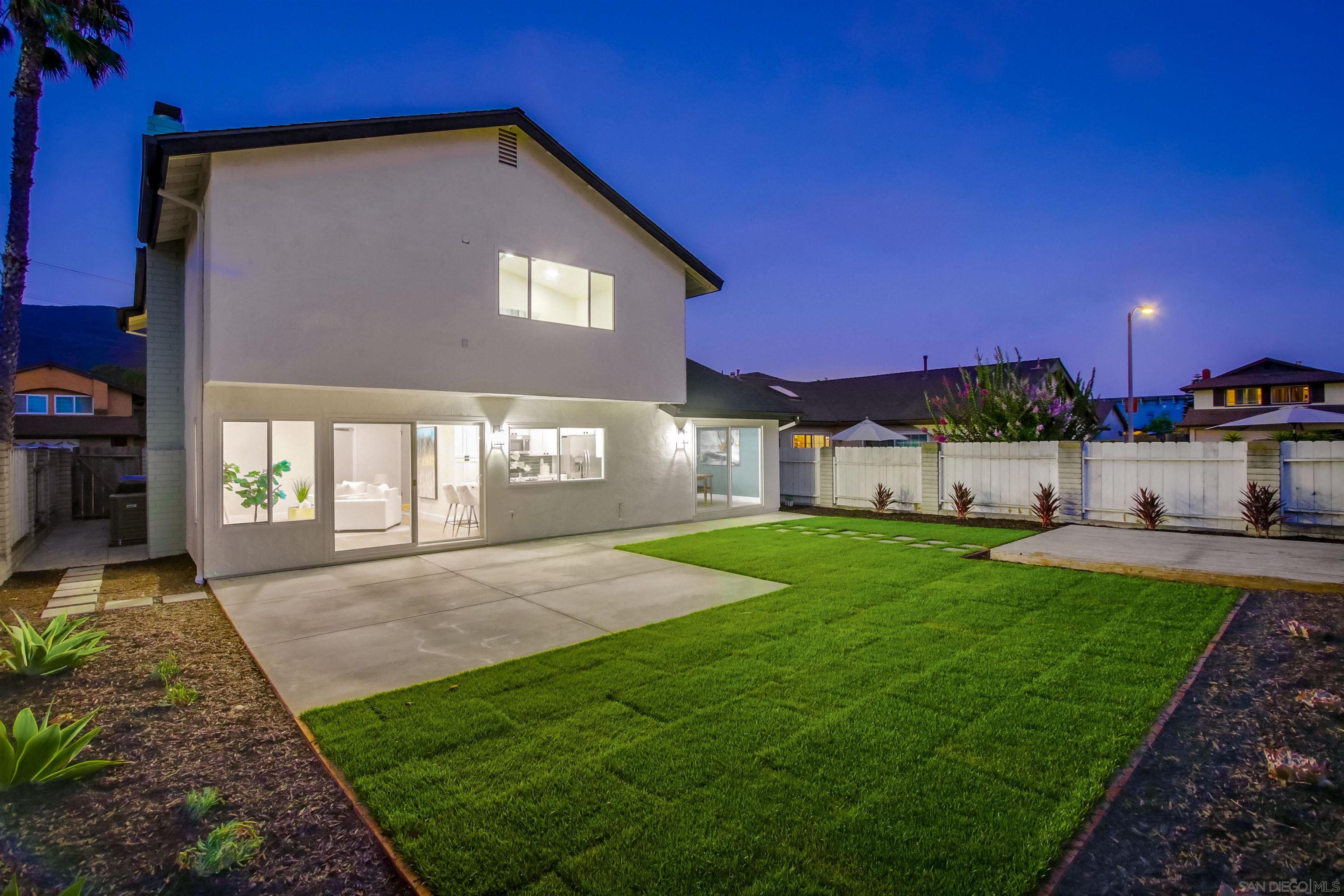 Detail Gallery Image 8 of 58 For 13856  Paseo Cardiel, San Diego,  CA 92129 - 4 Beds | 2/1 Baths