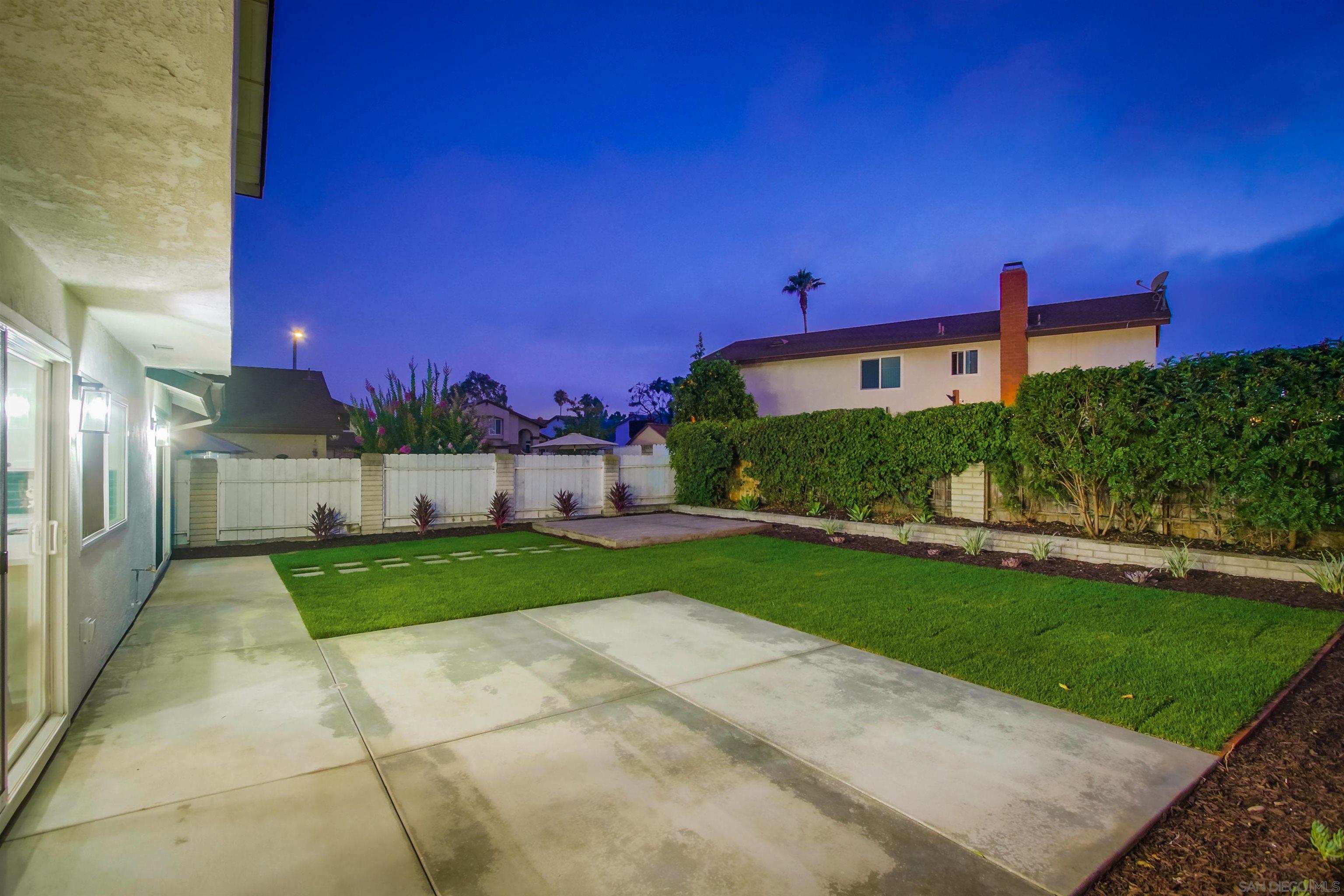Detail Gallery Image 9 of 58 For 13856  Paseo Cardiel, San Diego,  CA 92129 - 4 Beds | 2/1 Baths