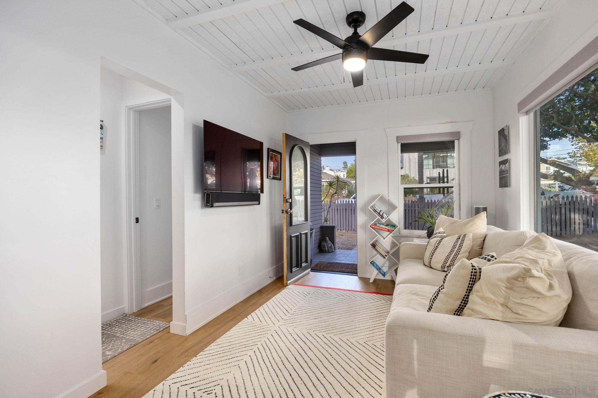 Detail Gallery Image 11 of 32 For 2386  Newport Avenue, Cardiff By The Sea,  CA 92007 - 3 Beds | 2 Baths