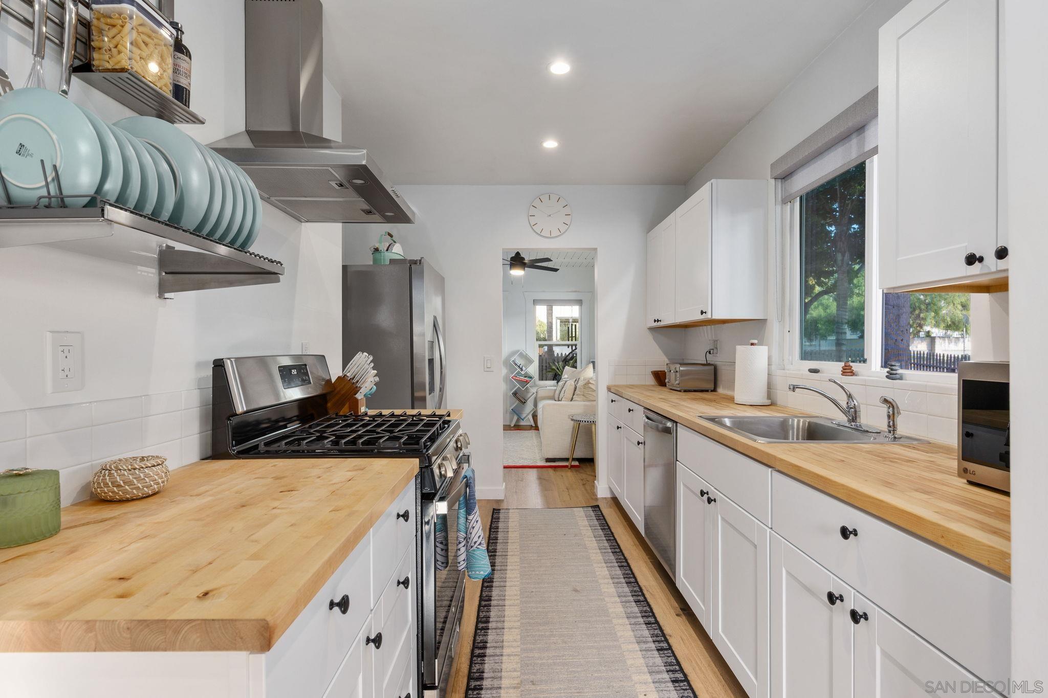 Detail Gallery Image 13 of 32 For 2386  Newport Avenue, Cardiff By The Sea,  CA 92007 - 3 Beds | 2 Baths