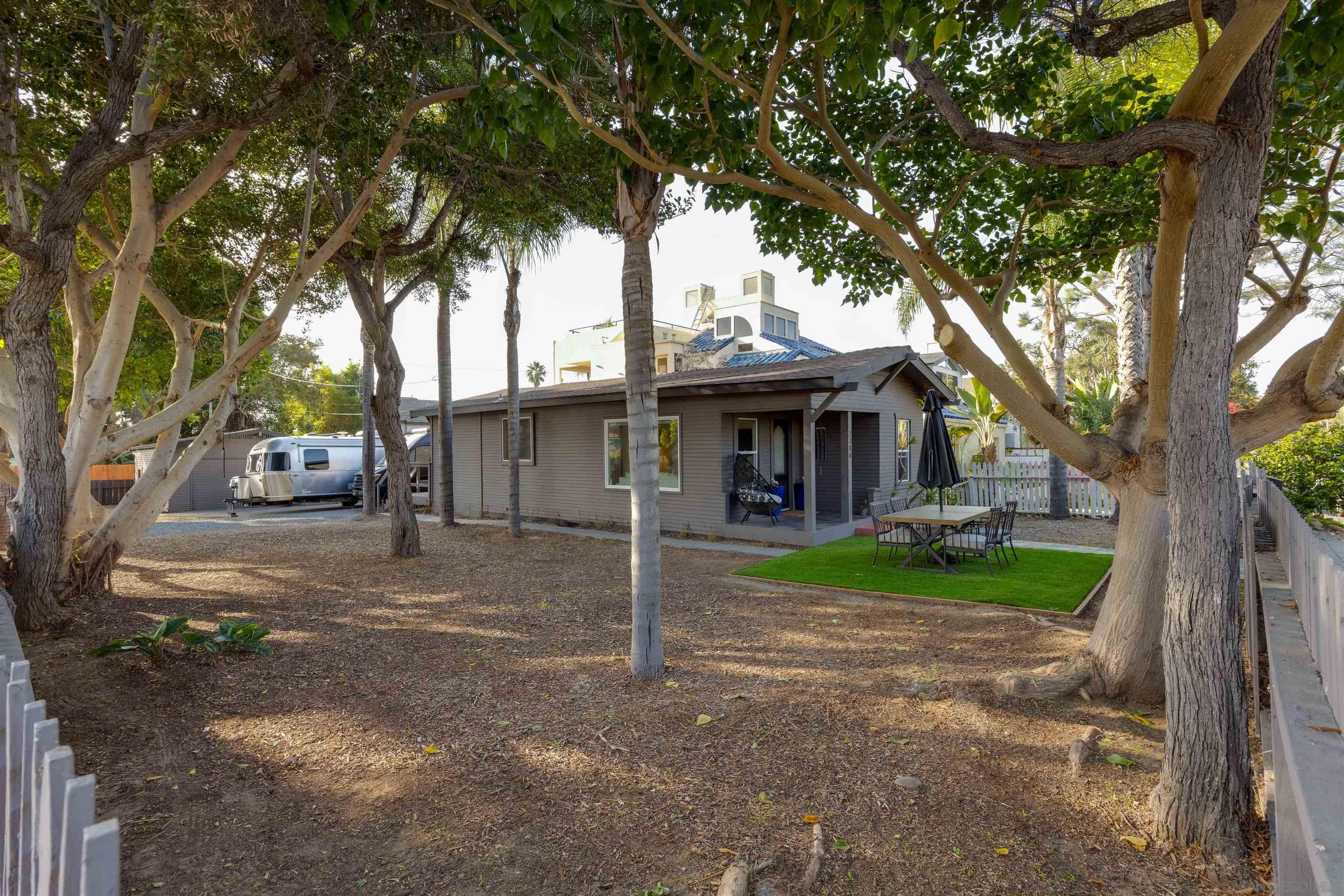 Detail Gallery Image 4 of 31 For 2386  Newport Avenue, Cardiff By The Sea,  CA 92007 - 3 Beds | 2 Baths