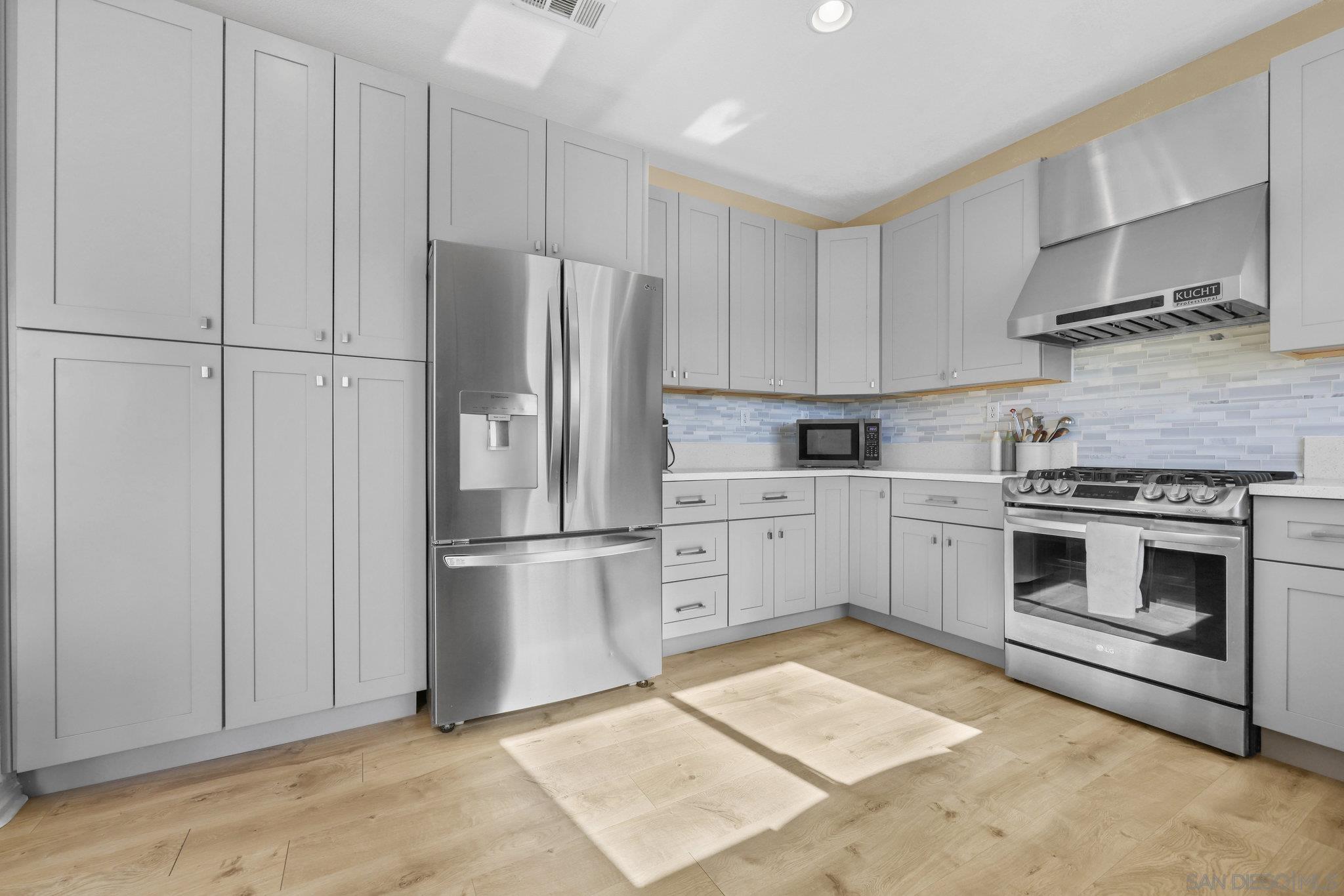 Detail Gallery Image 5 of 47 For 29737  Northshore, Menifee,  CA 92584 - 4 Beds | 2/1 Baths