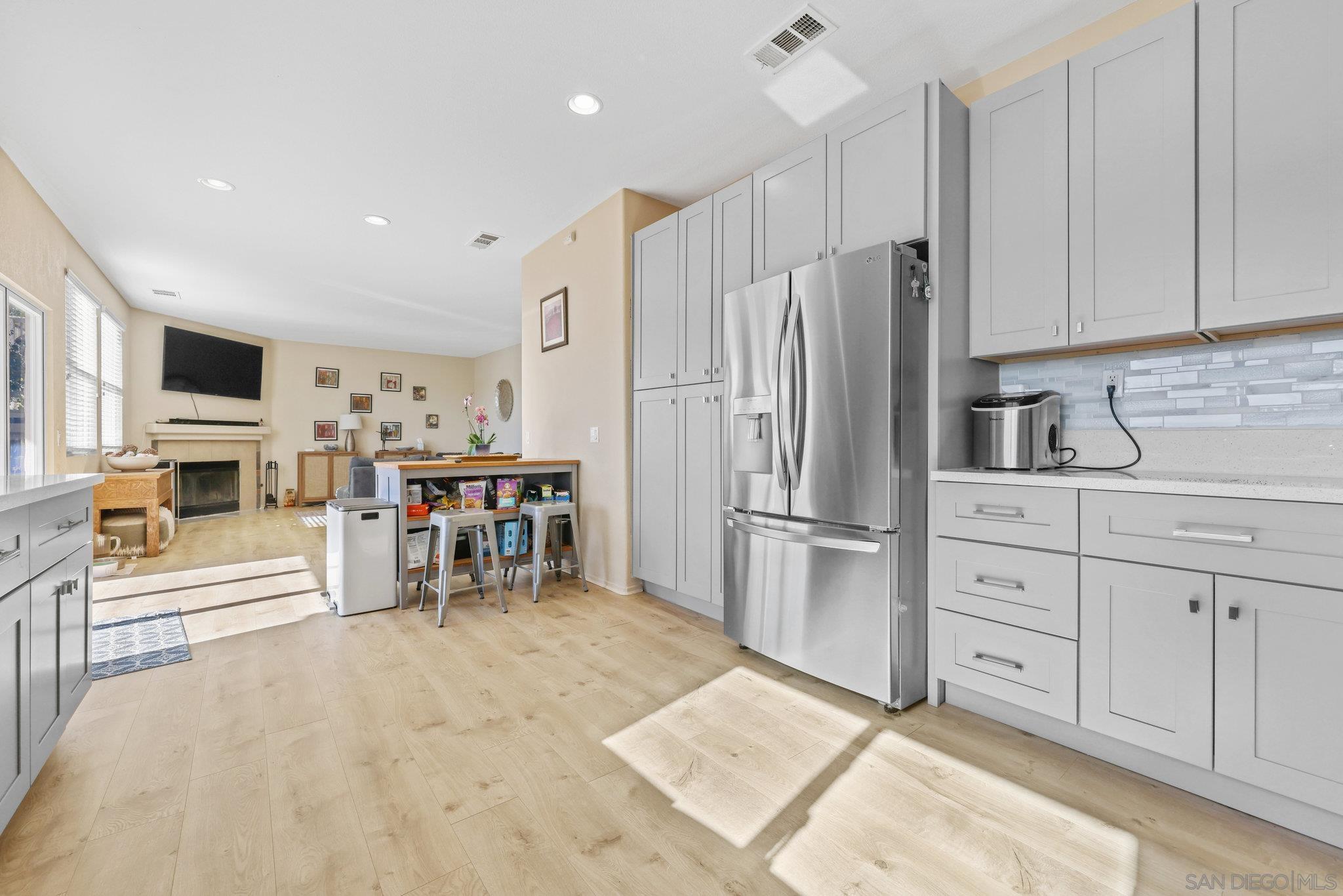 Detail Gallery Image 6 of 47 For 29737  Northshore, Menifee,  CA 92584 - 4 Beds | 2/1 Baths