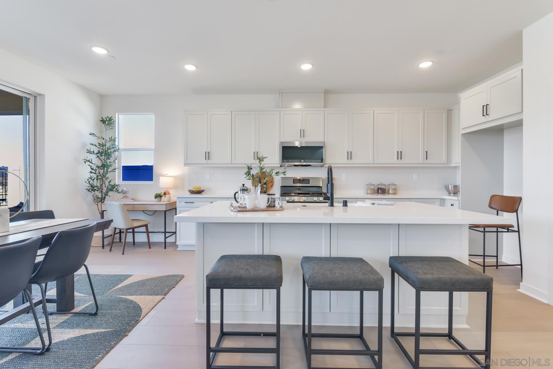 Detail Gallery Image 8 of 24 For 650  Meadowood St Lot 395, Fallbrook,  CA 92028 - 4 Beds | 3 Baths