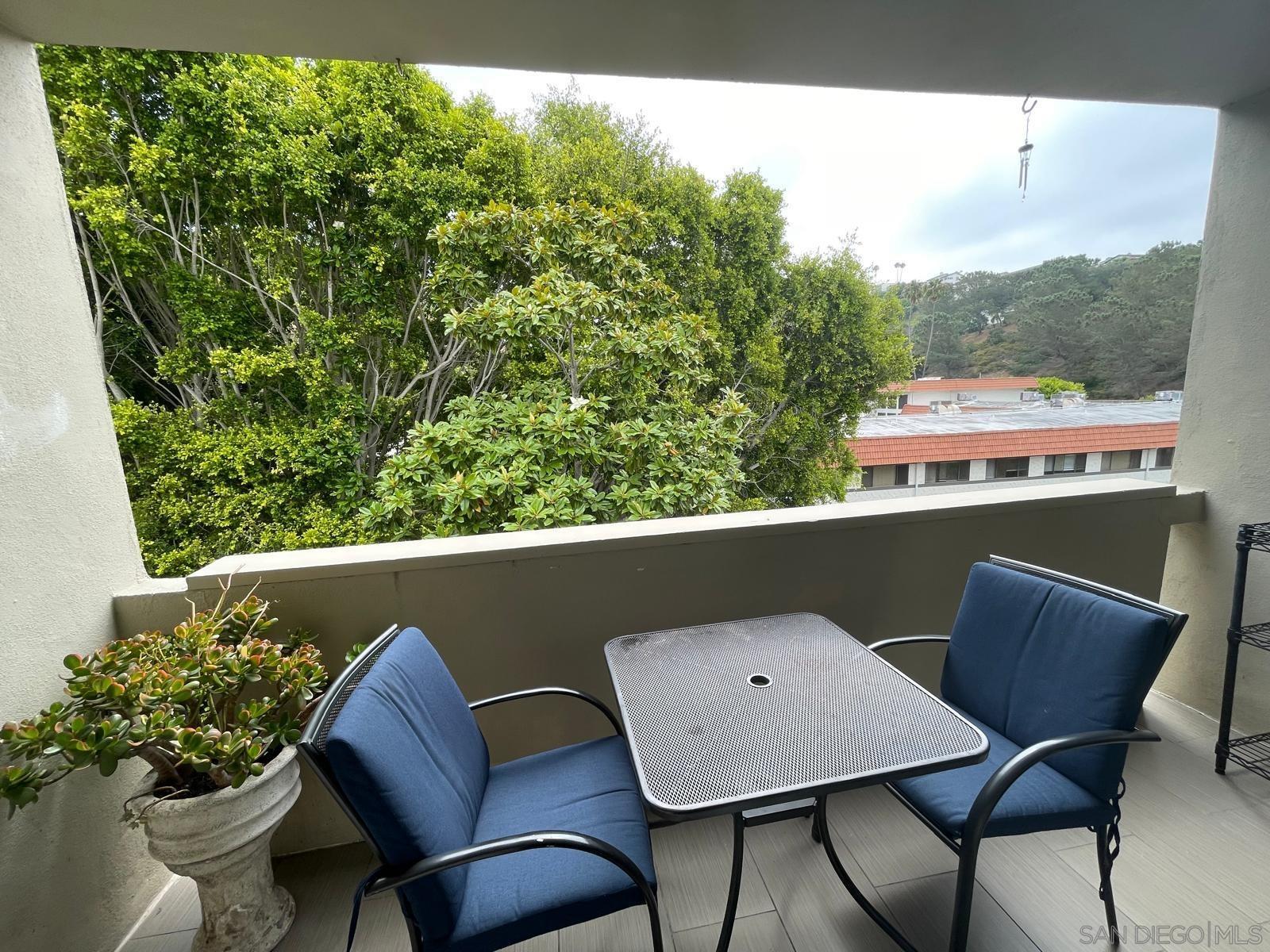 Detail Gallery Image 11 of 15 For 2510  Torrey Pines Rd  413, La Jolla,  CA 92037 - 1 Beds | 1 Baths