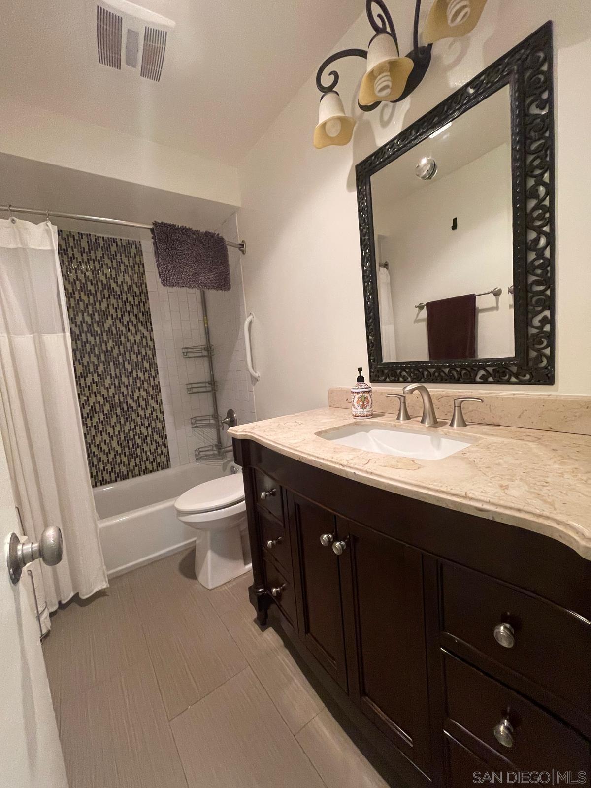 Detail Gallery Image 9 of 15 For 2510  Torrey Pines Rd  413, La Jolla,  CA 92037 - 1 Beds | 1 Baths