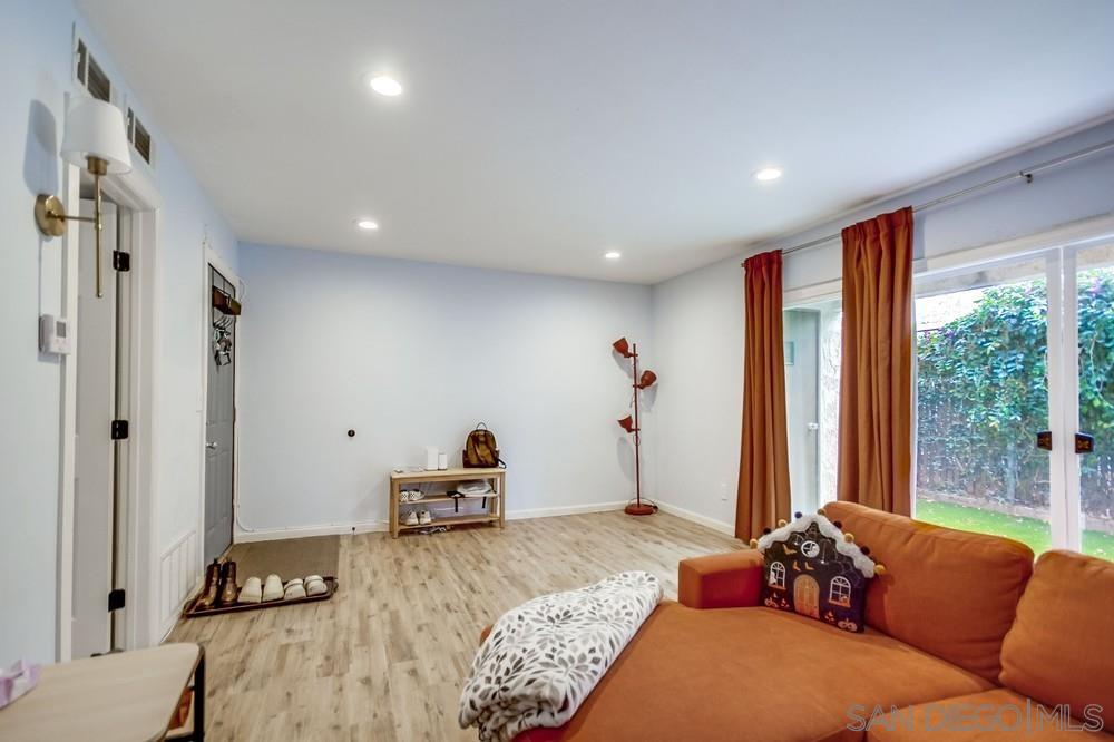 Front Image Thumbnail for SD250045525