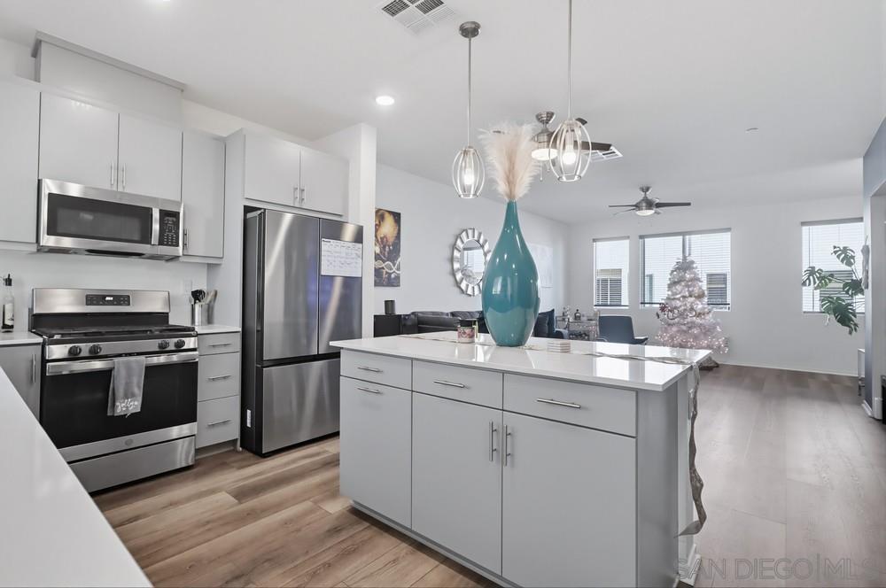 Detail Gallery Image 9 of 32 For Seacliff Pl,  San Diego,  CA 92154 - 3 Beds | 2/1 Baths