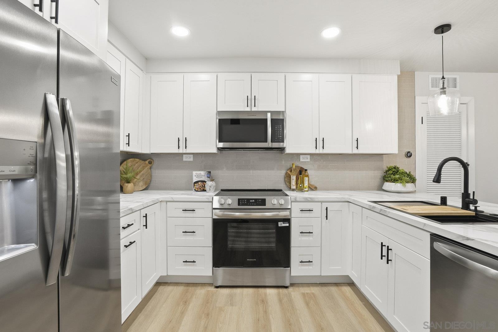 Detail Gallery Image 5 of 36 For 9859  Guisante Ter, San Diego,  CA 92124 - 4 Beds | 2/1 Baths