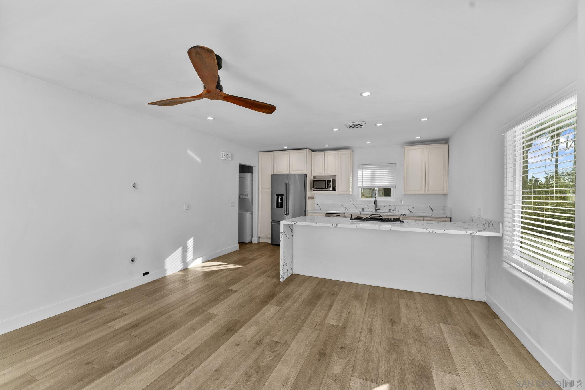 Detail Gallery Image 14 of 33 For 4673  Terrace Dr  Unit B, San Diego,  CA 92116 - 1 Beds | 1/1 Baths