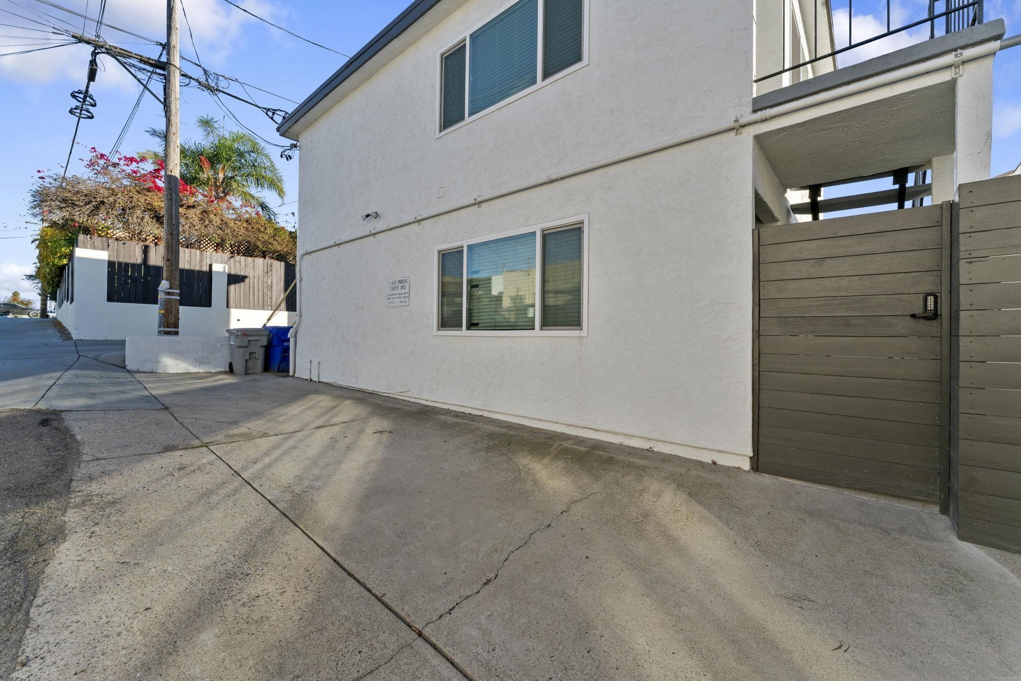 Detail Gallery Image 5 of 33 For 4673  Terrace Dr  Unit B, San Diego,  CA 92116 - 1 Beds | 1/1 Baths