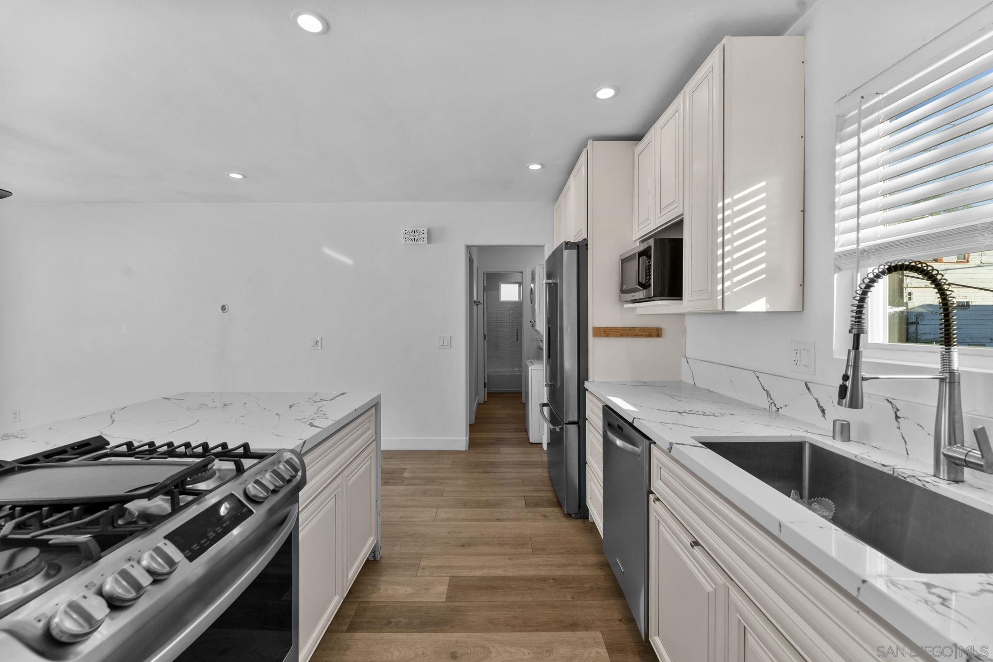 Detail Gallery Image 8 of 33 For 4673  Terrace Dr  Unit B, San Diego,  CA 92116 - 1 Beds | 1/1 Baths