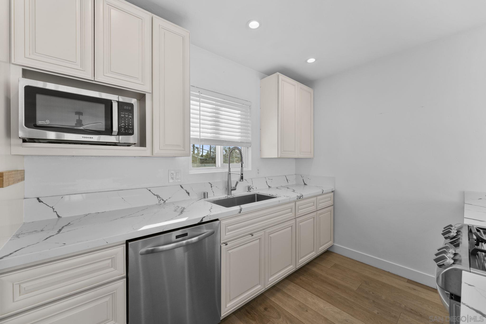 Detail Gallery Image 9 of 33 For 4673  Terrace Dr  Unit B, San Diego,  CA 92116 - 1 Beds | 1/1 Baths