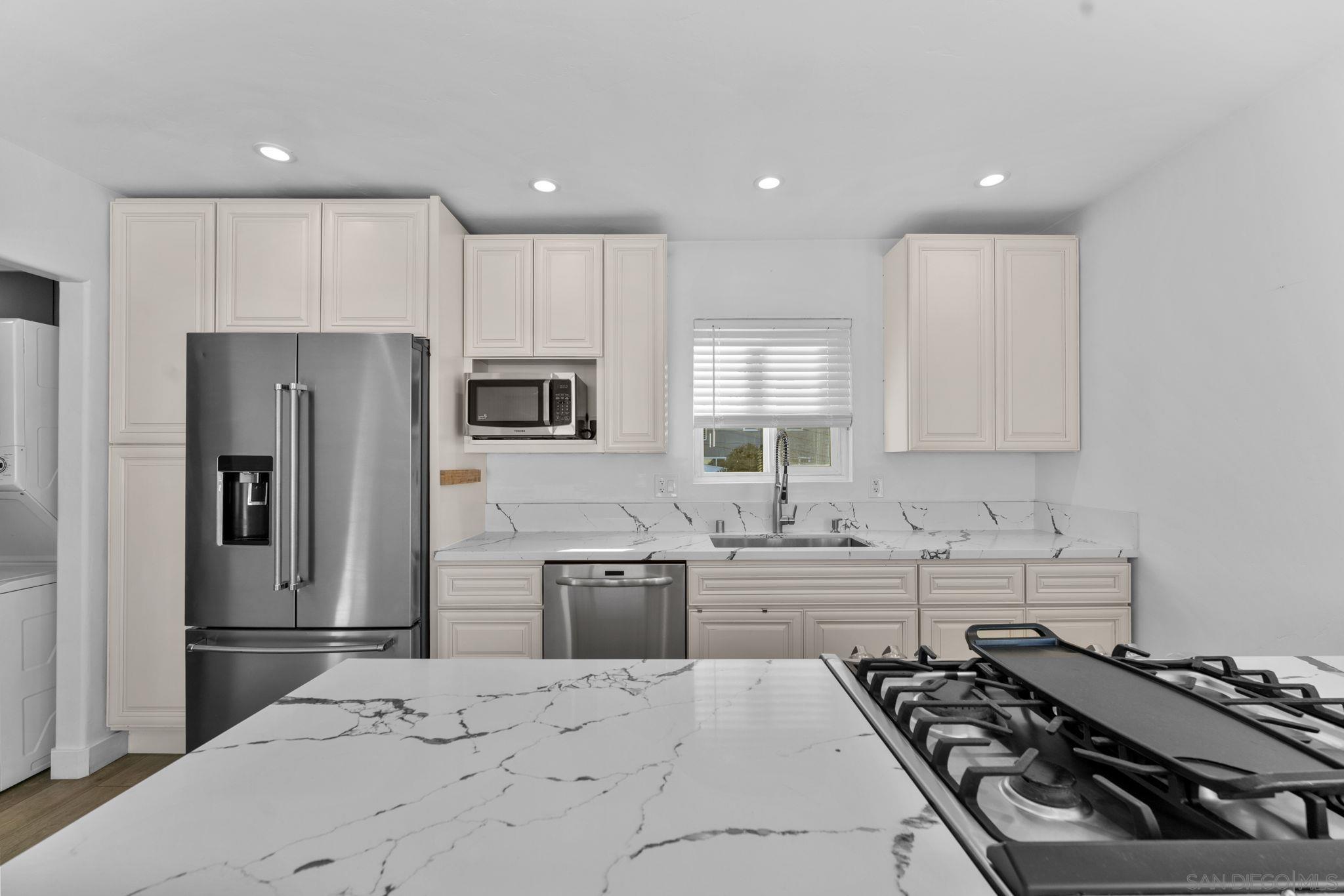 Detail Gallery Image 10 of 33 For 4673  Terrace Dr  Unit B, San Diego,  CA 92116 - 1 Beds | 1/1 Baths