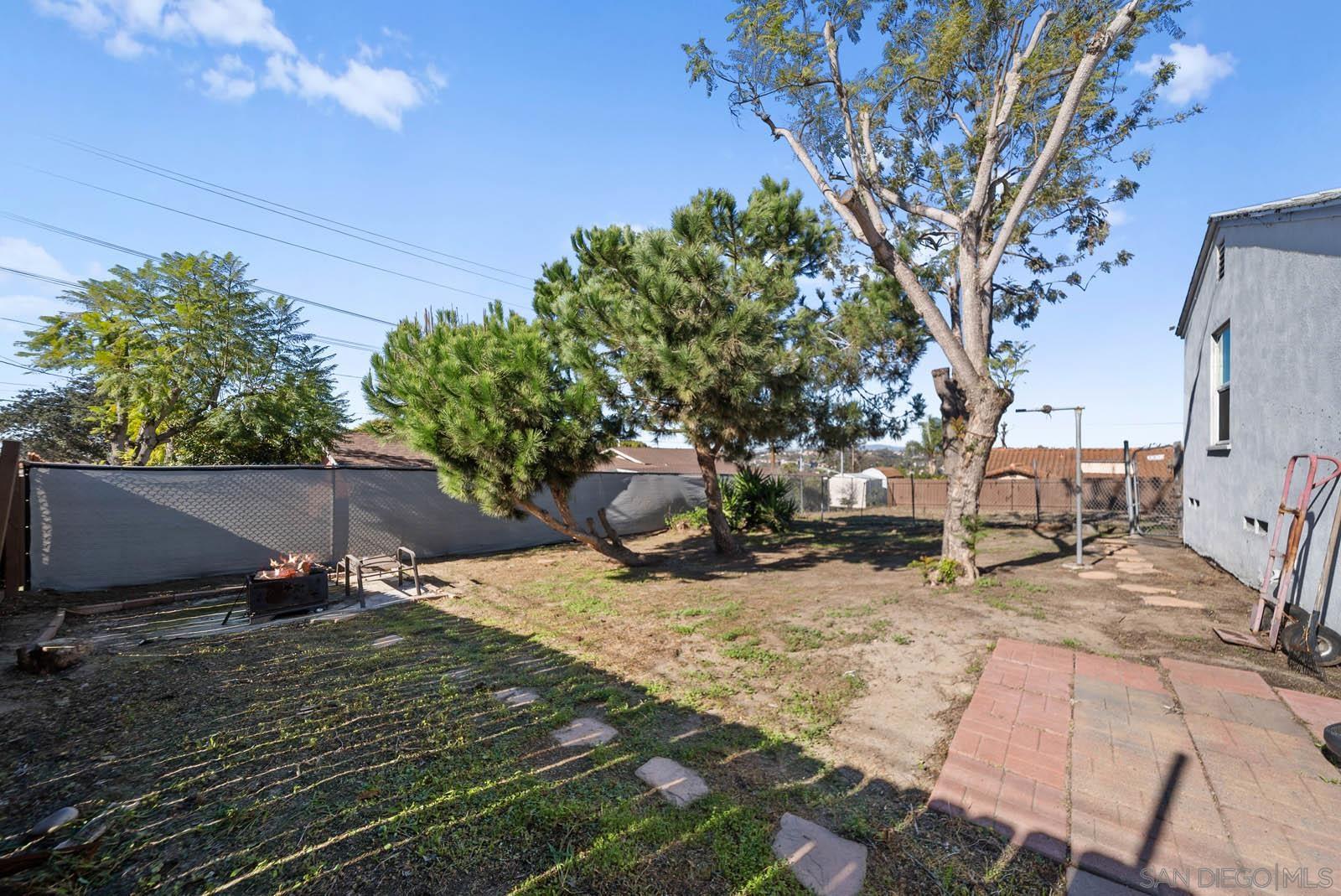 Detail Gallery Image 4 of 22 For 1760  Olive Ave, Vista,  CA 92083 - 2 Beds | 1 Baths