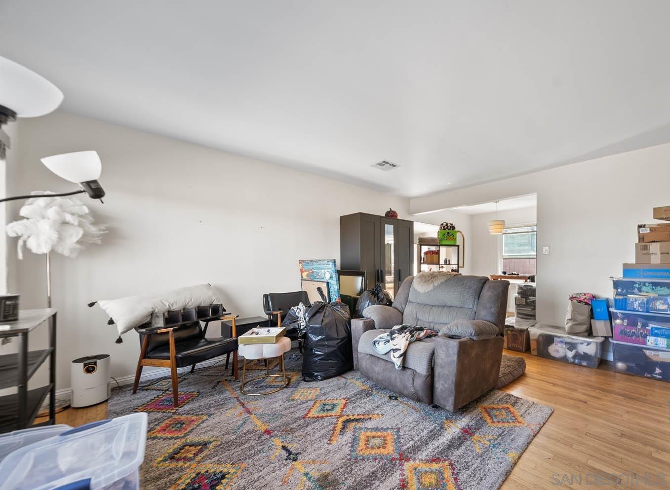 Detail Gallery Image 5 of 22 For 1760  Olive Ave, Vista,  CA 92083 - 2 Beds | 1 Baths