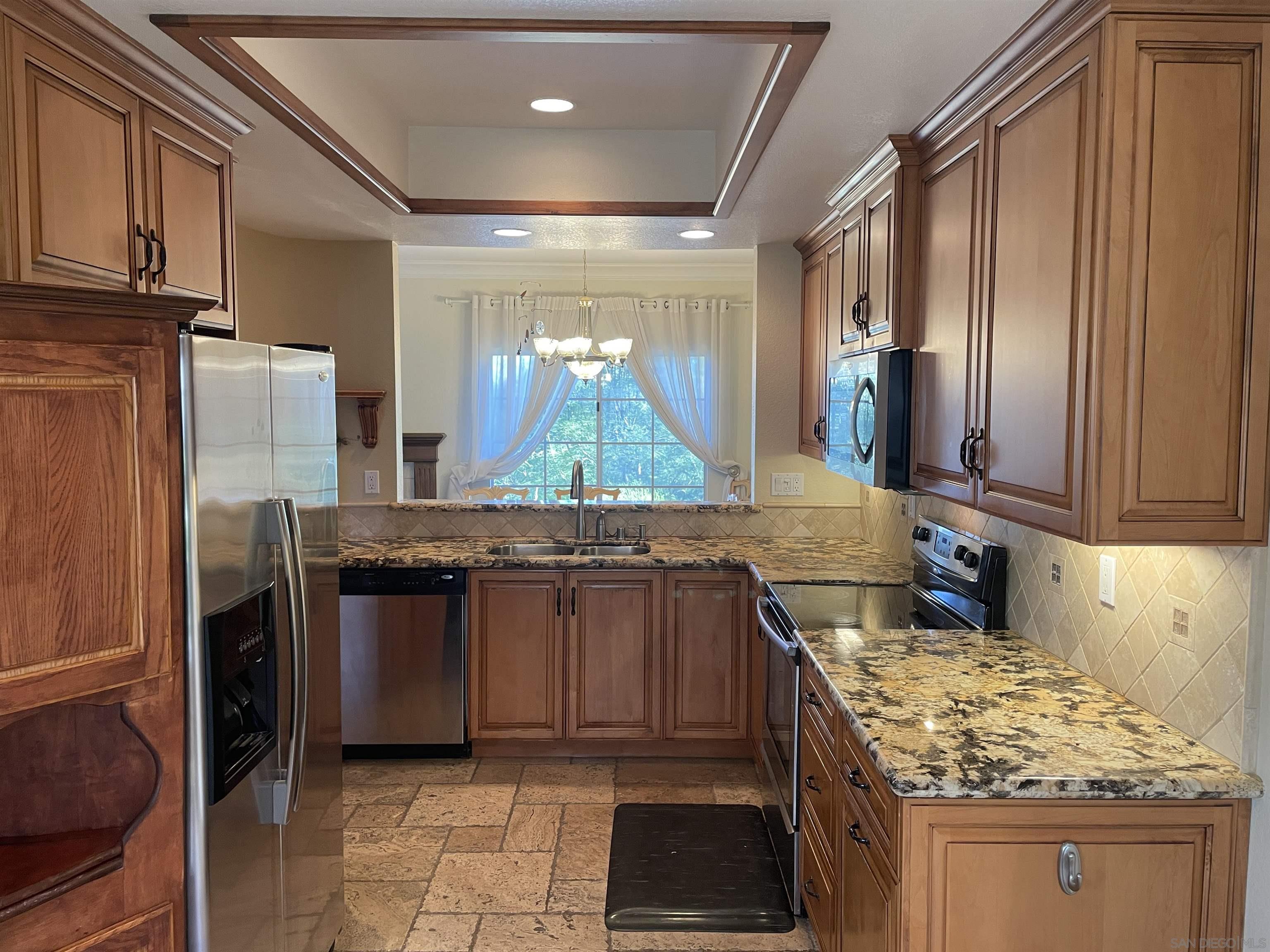 Detail Gallery Image 4 of 26 For 1680  via Caminar, San Marcos,  CA 92078 - 2 Beds | 2 Baths