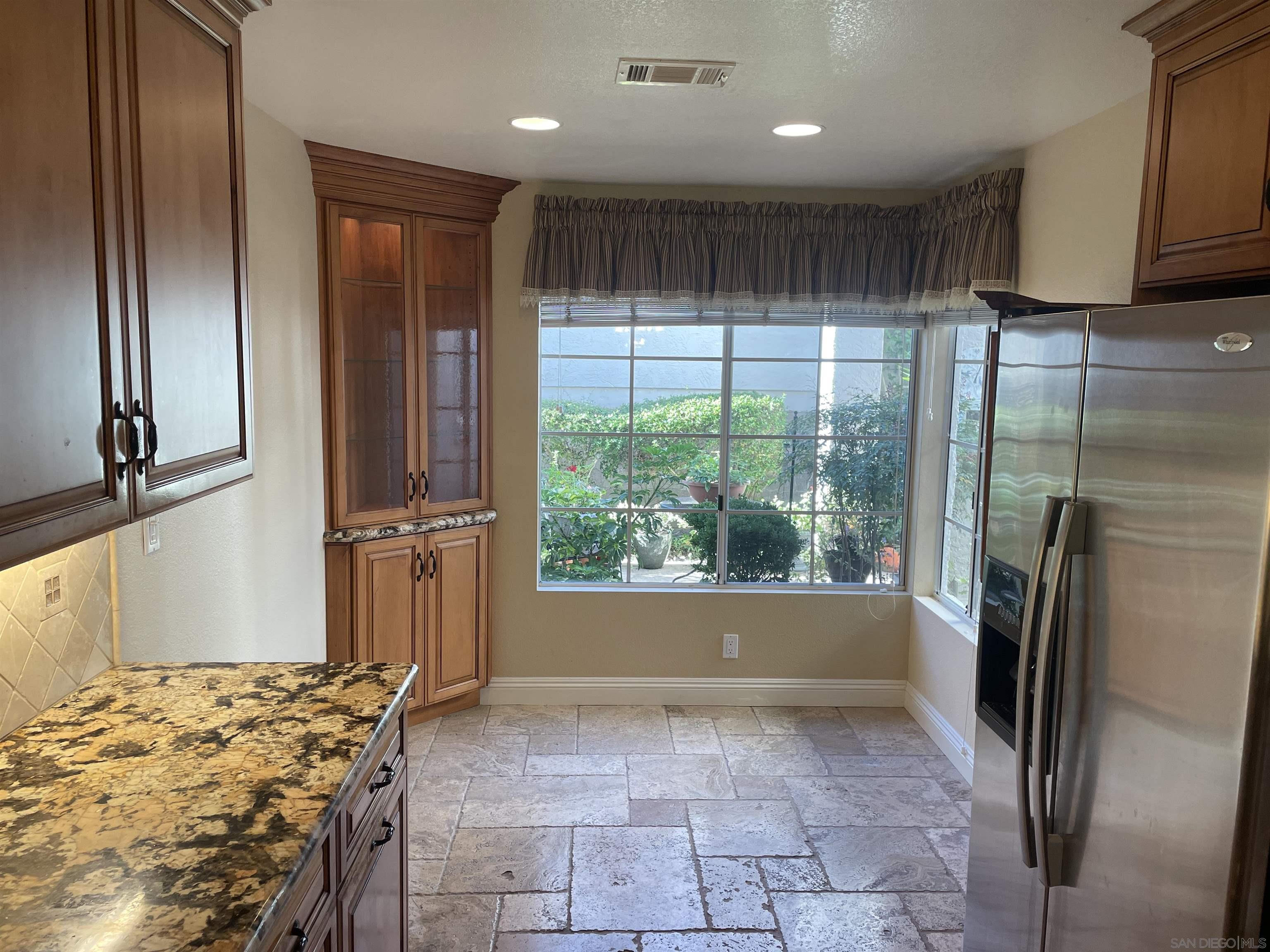 Detail Gallery Image 9 of 26 For 1680  via Caminar, San Marcos,  CA 92078 - 2 Beds | 2 Baths