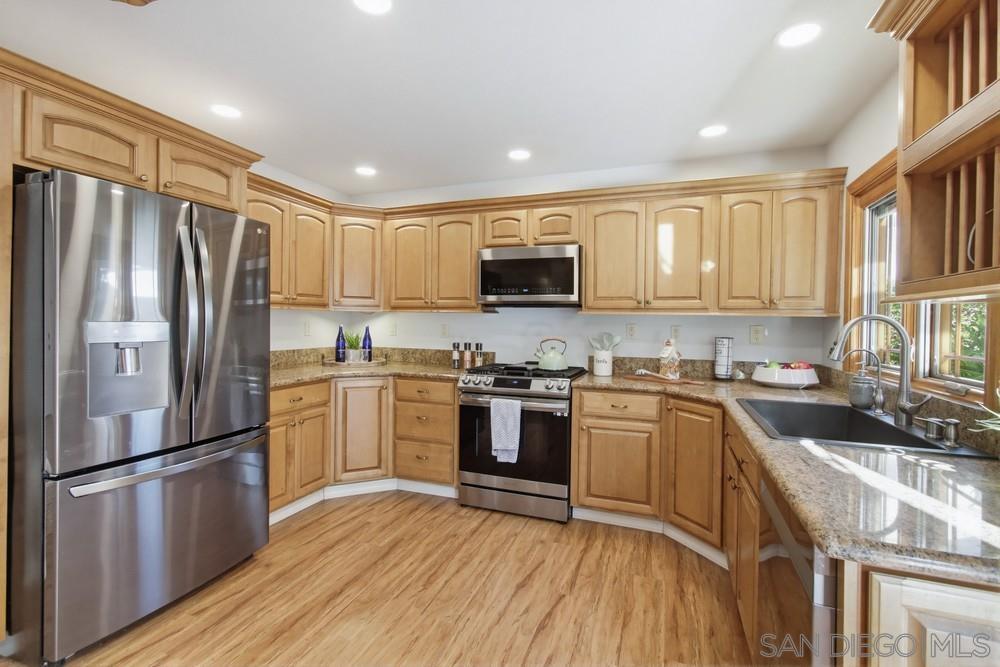 Detail Gallery Image 10 of 50 For 11385  Paseo Albacete, San Diego,  CA 92129 - 5 Beds | 2 Baths