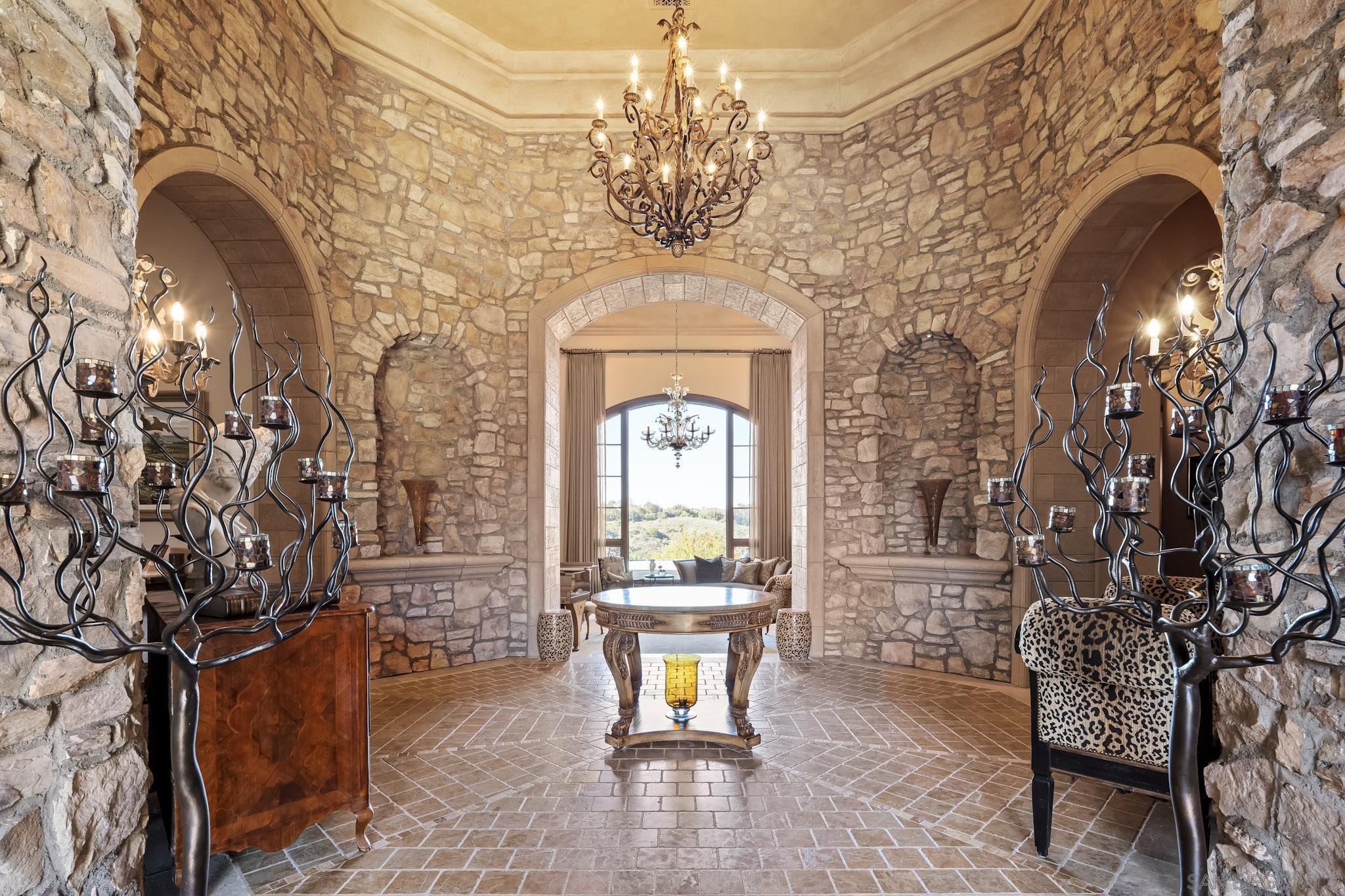 Detail Gallery Image 5 of 34 For 18486  via Candela, Rancho Santa Fe,  CA 92091 - 5 Beds | 5/2 Baths