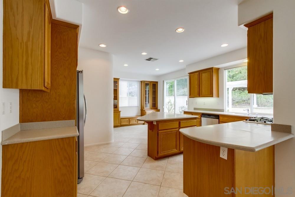 Detail Gallery Image 7 of 27 For 2726 W Canyon, San Diego,  CA 92123 - 4 Beds | 3 Baths