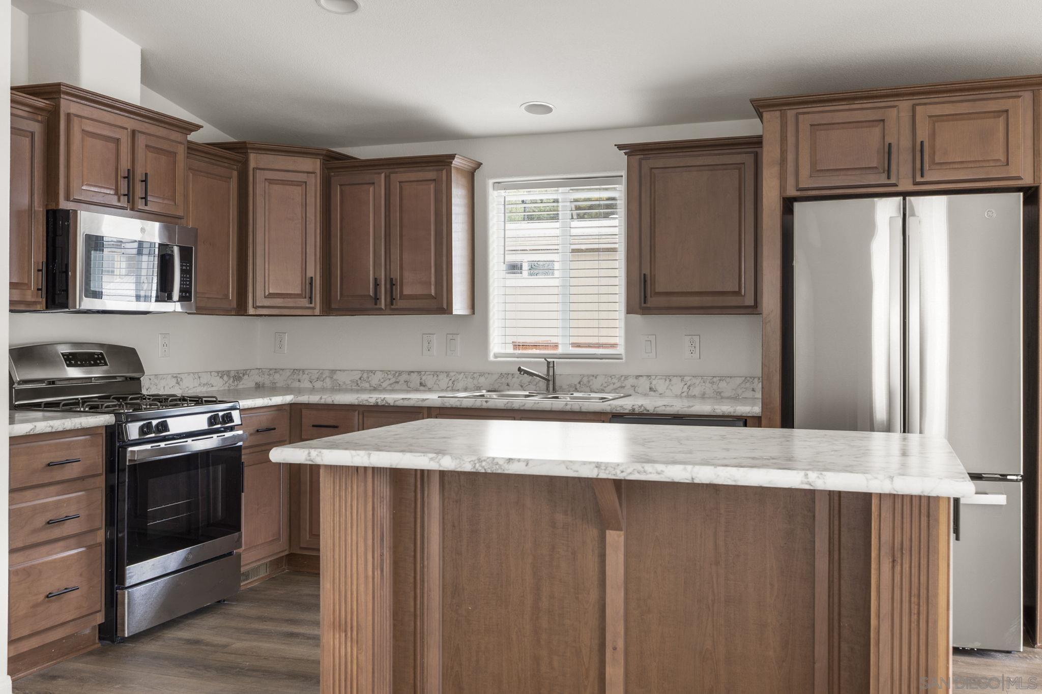 Detail Gallery Image 5 of 25 For 22899  Byron Road  #11,  Crestline,  CA 92325 - 2 Beds | 2 Baths