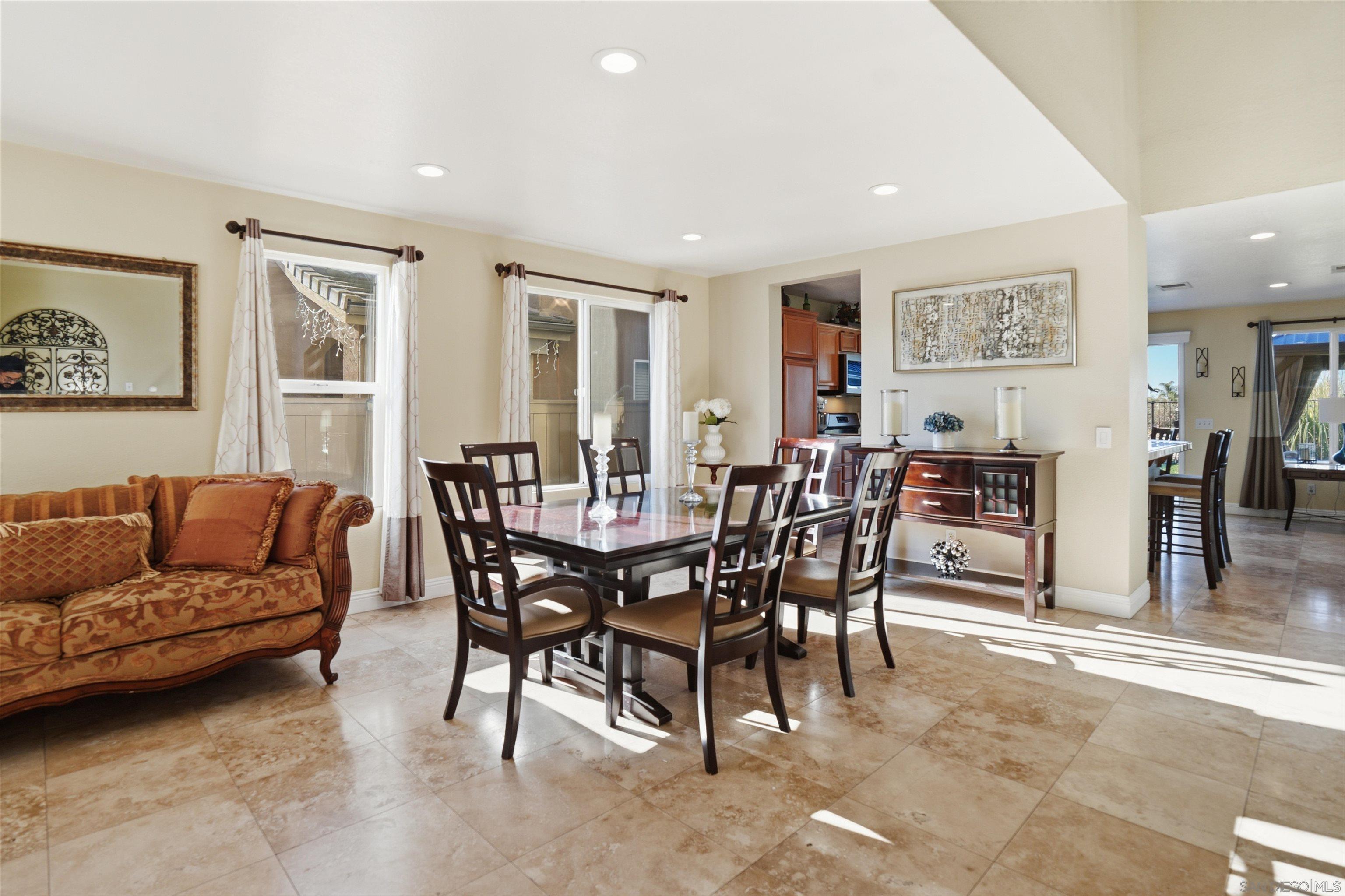 Detail Gallery Image 7 of 48 For 1332  Carneros Valley St, Chula Vista,  CA 91913 - 5 Beds | 2/1 Baths