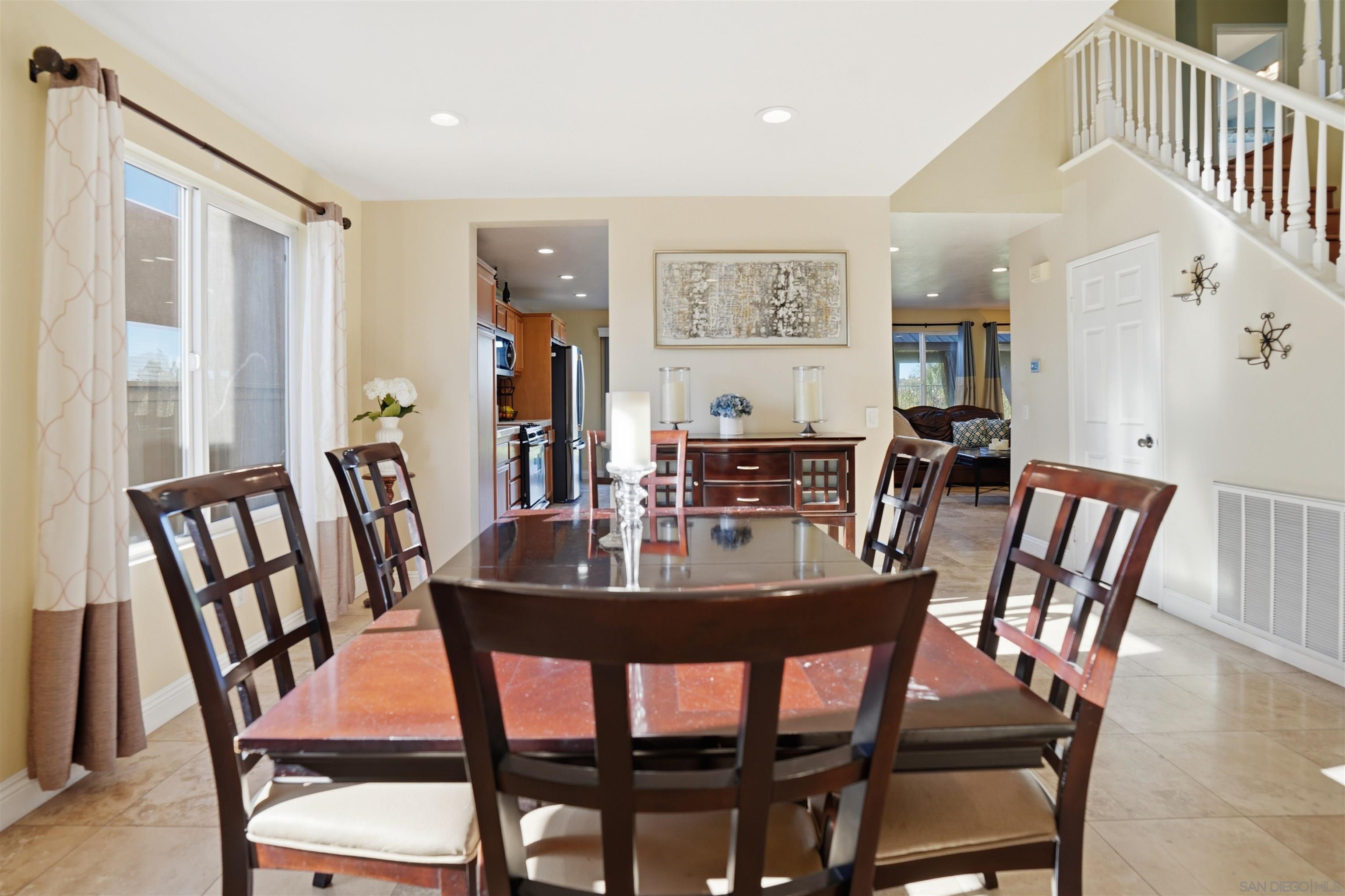 Detail Gallery Image 9 of 48 For 1332  Carneros Valley St, Chula Vista,  CA 91913 - 5 Beds | 2/1 Baths