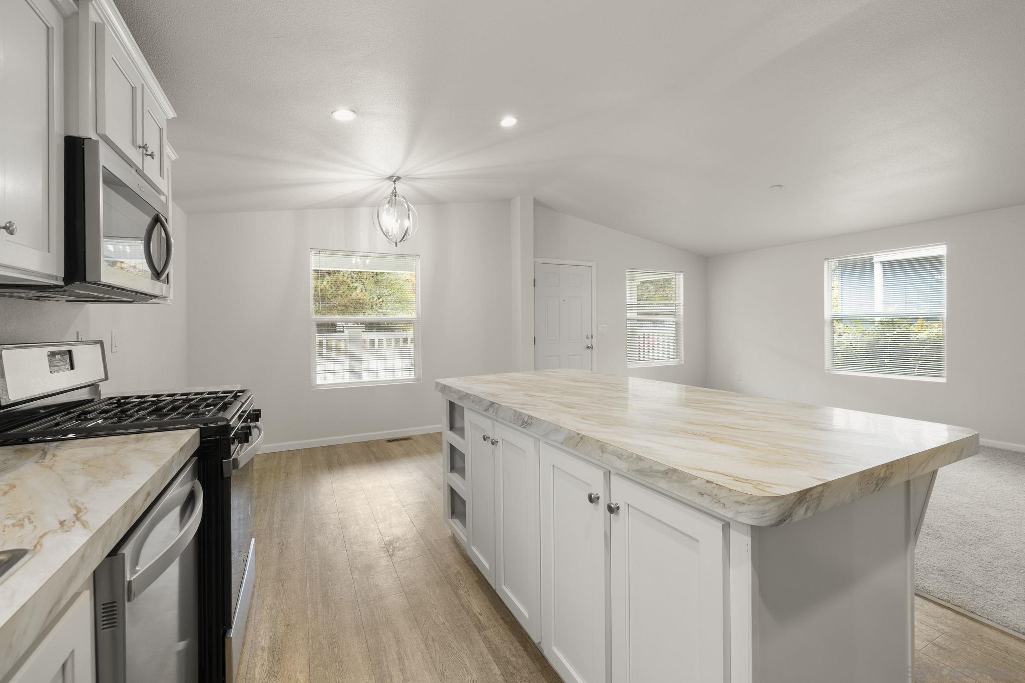 Detail Gallery Image 11 of 28 For 22899  Byron Rd  Spc 92,  Crestline,  CA 92325 - 3 Beds | 2 Baths