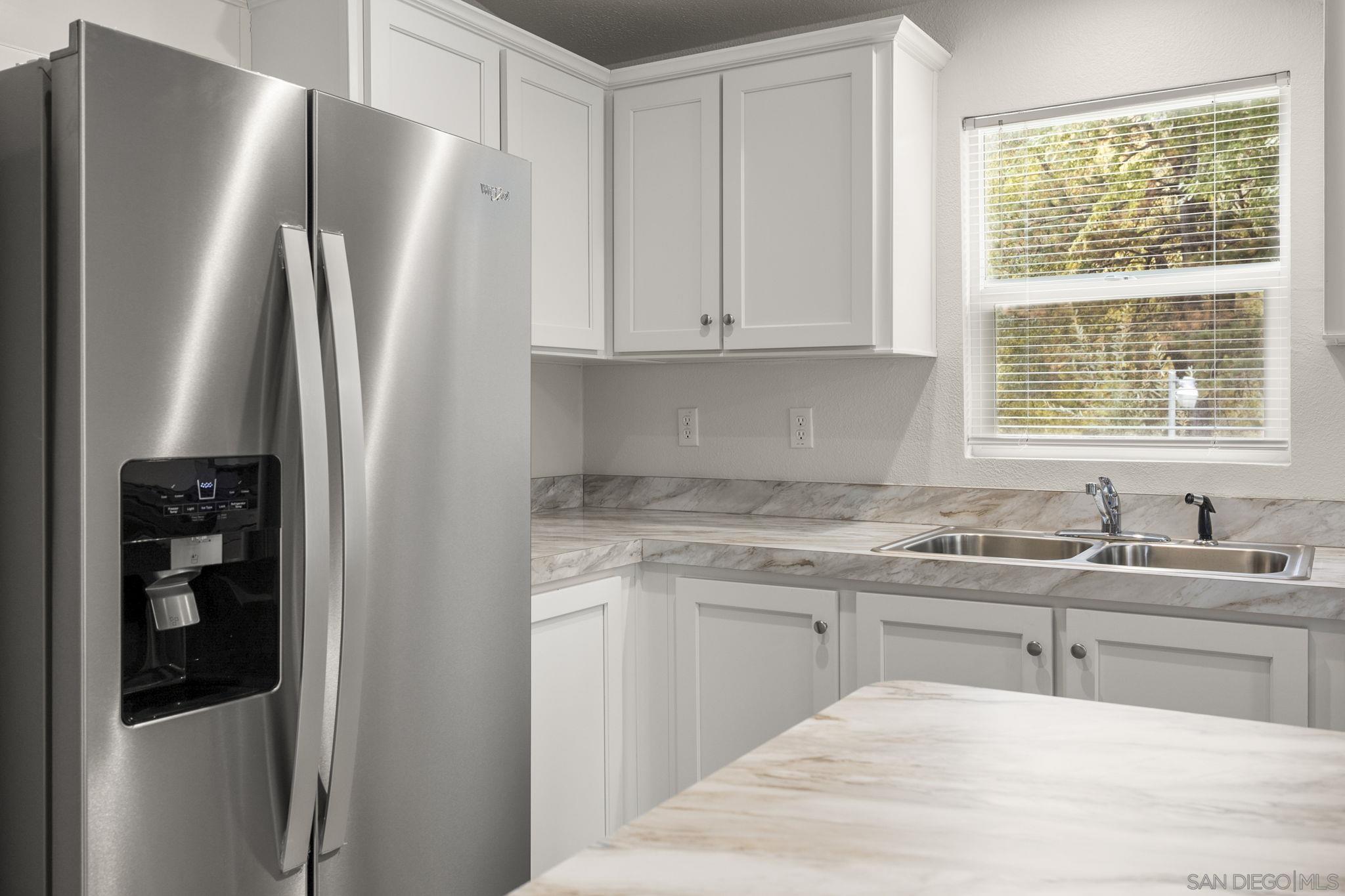 Detail Gallery Image 12 of 28 For 22899  Byron Rd  Spc 92,  Crestline,  CA 92325 - 3 Beds | 2 Baths