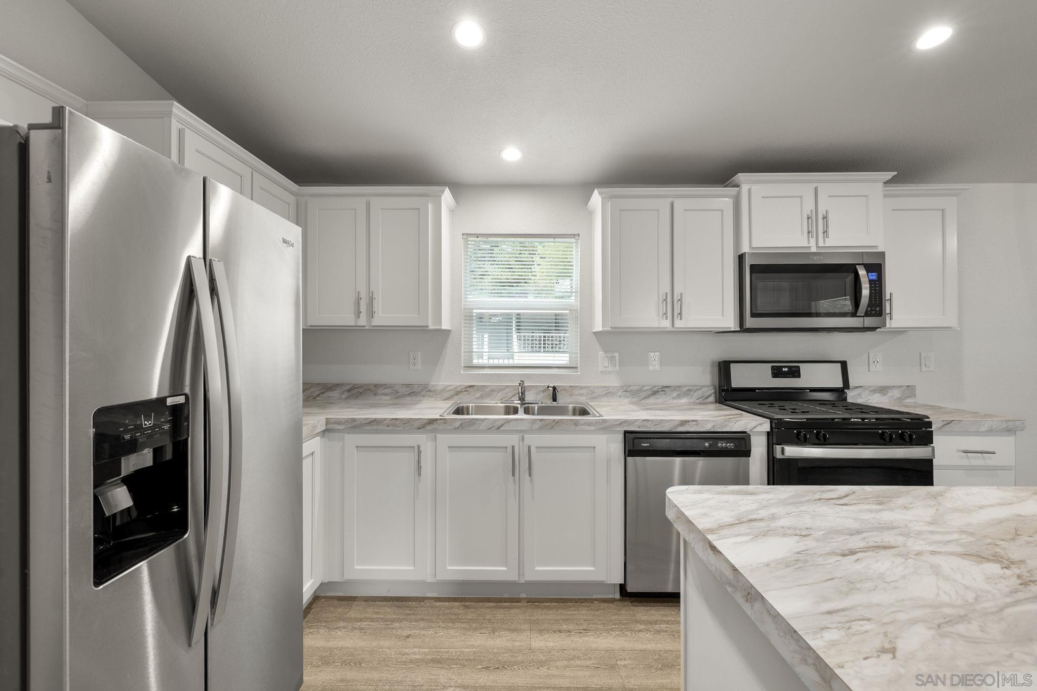 Detail Gallery Image 4 of 27 For 22899  Byron Rd  Spc 78,  Crestline,  CA 92325 - 3 Beds | 2 Baths