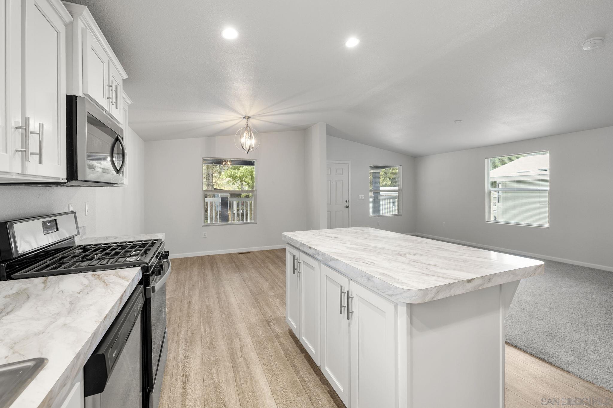 Detail Gallery Image 5 of 27 For 22899  Byron Rd  Spc 78,  Crestline,  CA 92325 - 3 Beds | 2 Baths