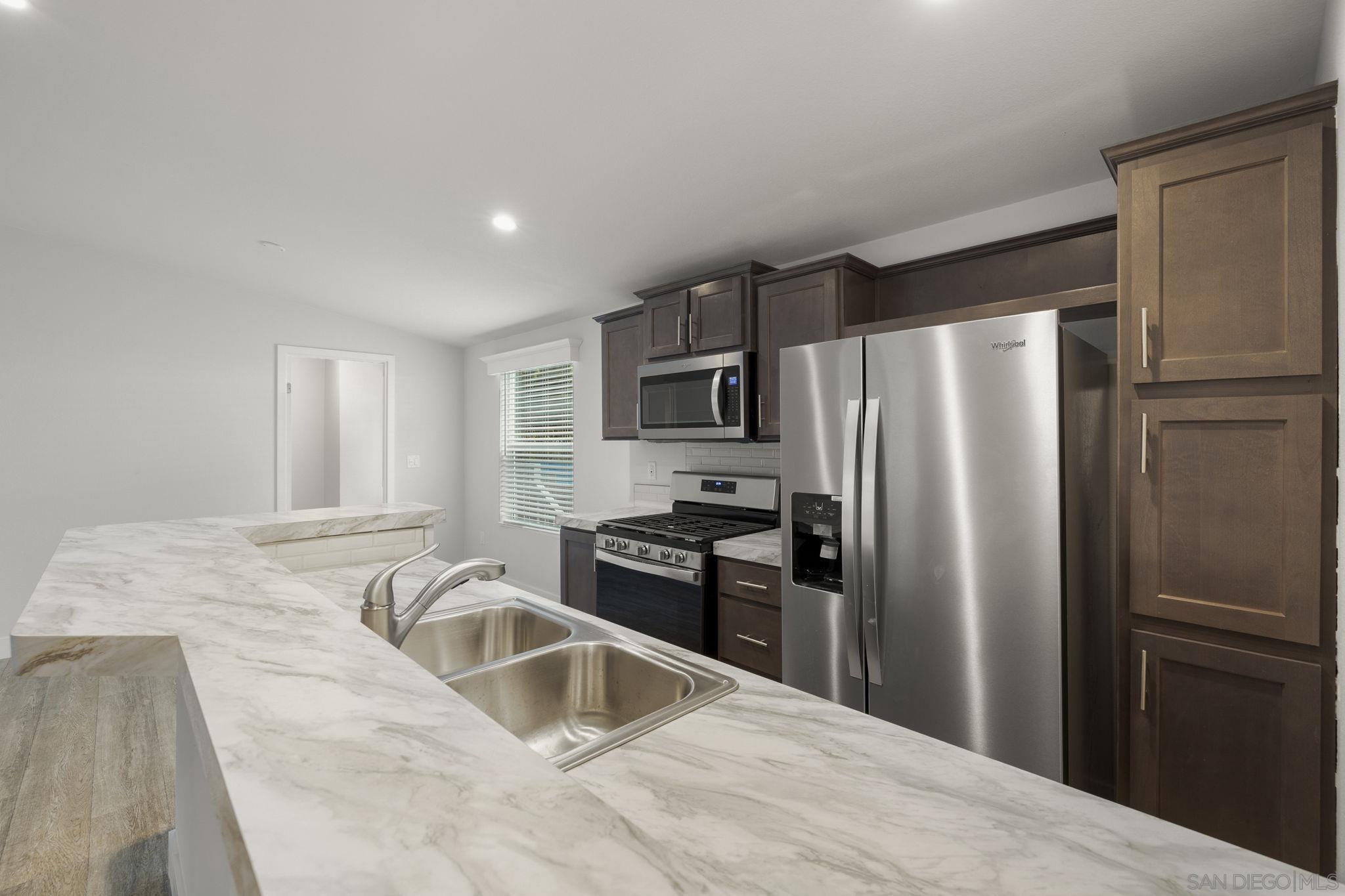 Detail Gallery Image 3 of 27 For 22899  Byron Rd  Spc 108,  Crestline,  CA 92325 - 4 Beds | 2 Baths