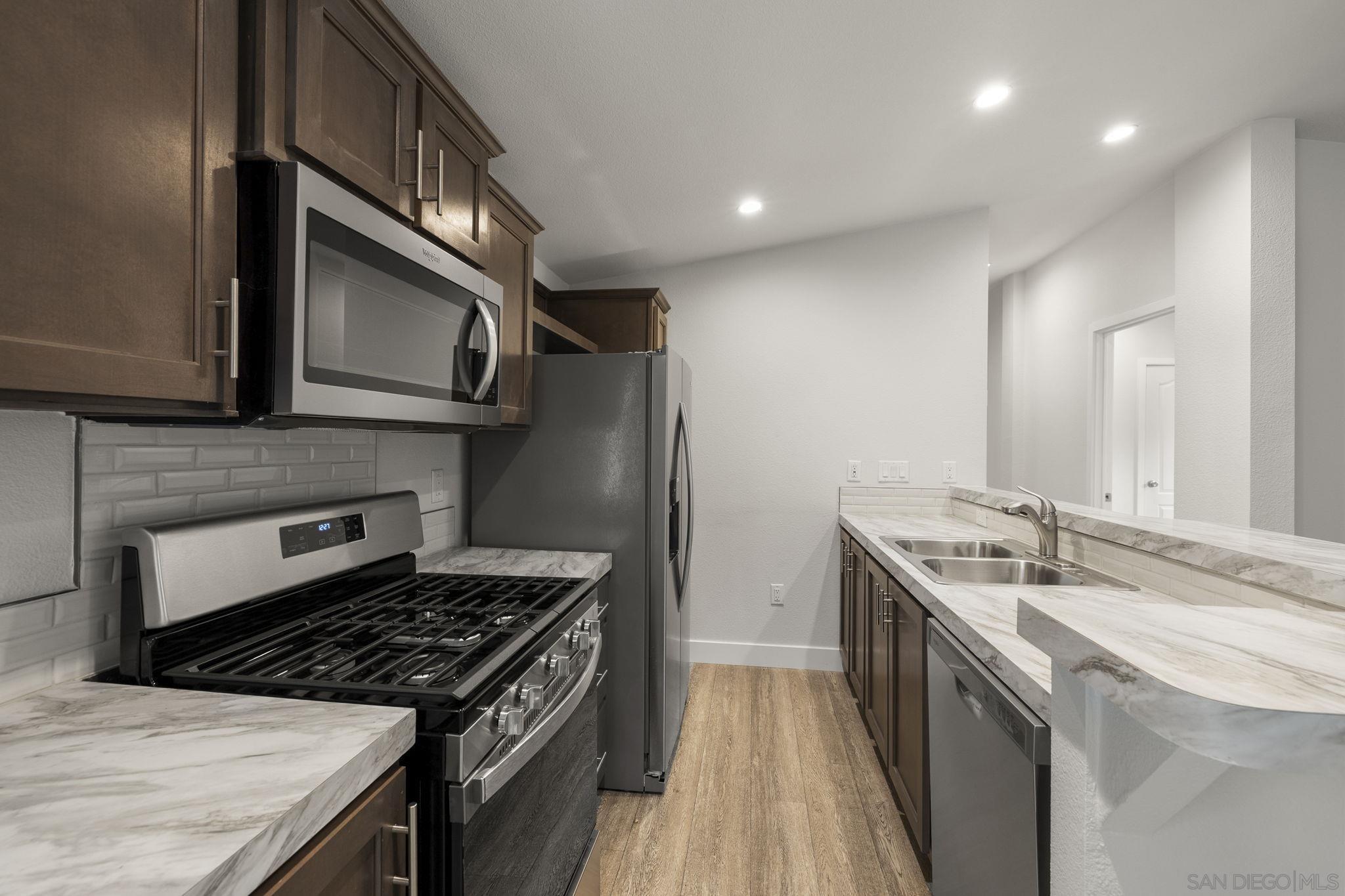 Detail Gallery Image 4 of 27 For 22899  Byron Rd  Spc 108,  Crestline,  CA 92325 - 4 Beds | 2 Baths