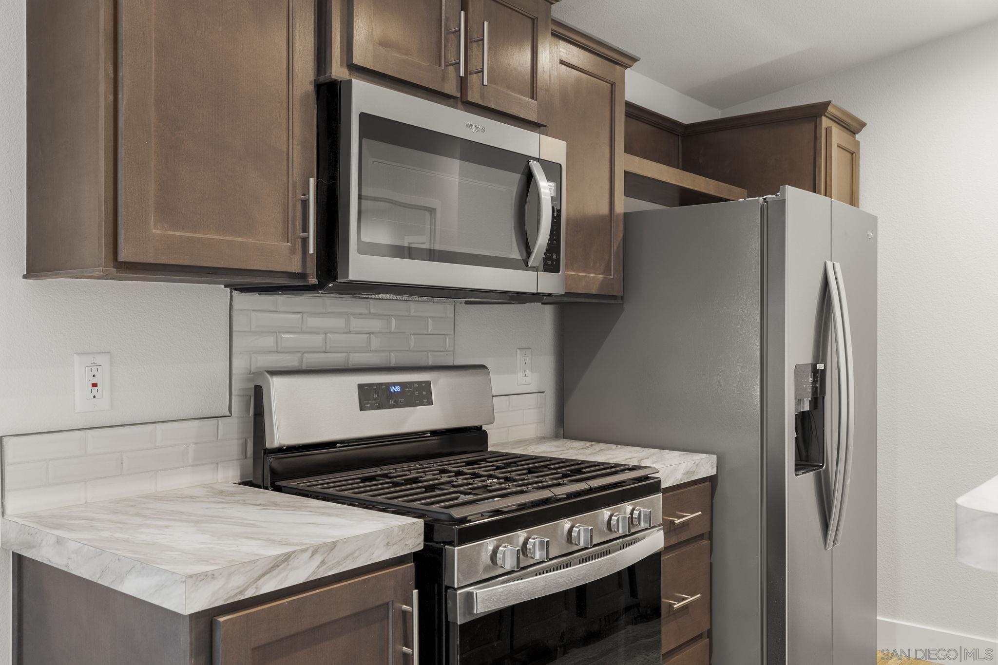 Detail Gallery Image 5 of 27 For 22899  Byron Rd  Spc 108,  Crestline,  CA 92325 - 4 Beds | 2 Baths