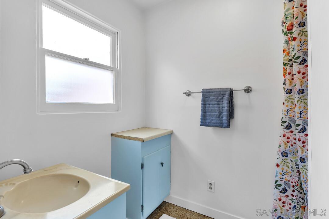 Detail Gallery Image 12 of 24 For 1837  Oliver Avenue, San Diego,  CA 92109 - 3 Beds | 2 Baths