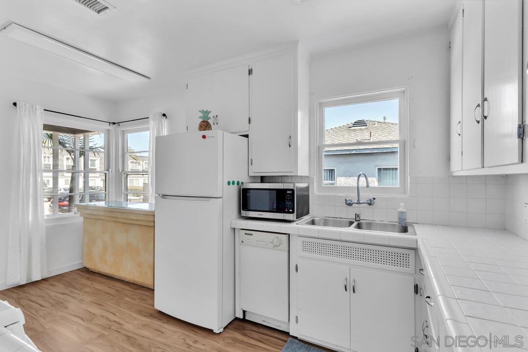 Detail Gallery Image 21 of 24 For 1837  Oliver Avenue, San Diego,  CA 92109 - 3 Beds | 2 Baths