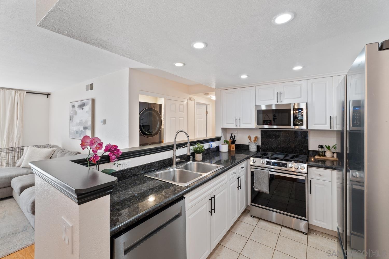 Detail Gallery Image 11 of 33 For 1564  Tanglewood Ln  #19,  Escondido,  CA 92029 - 2 Beds | 2 Baths