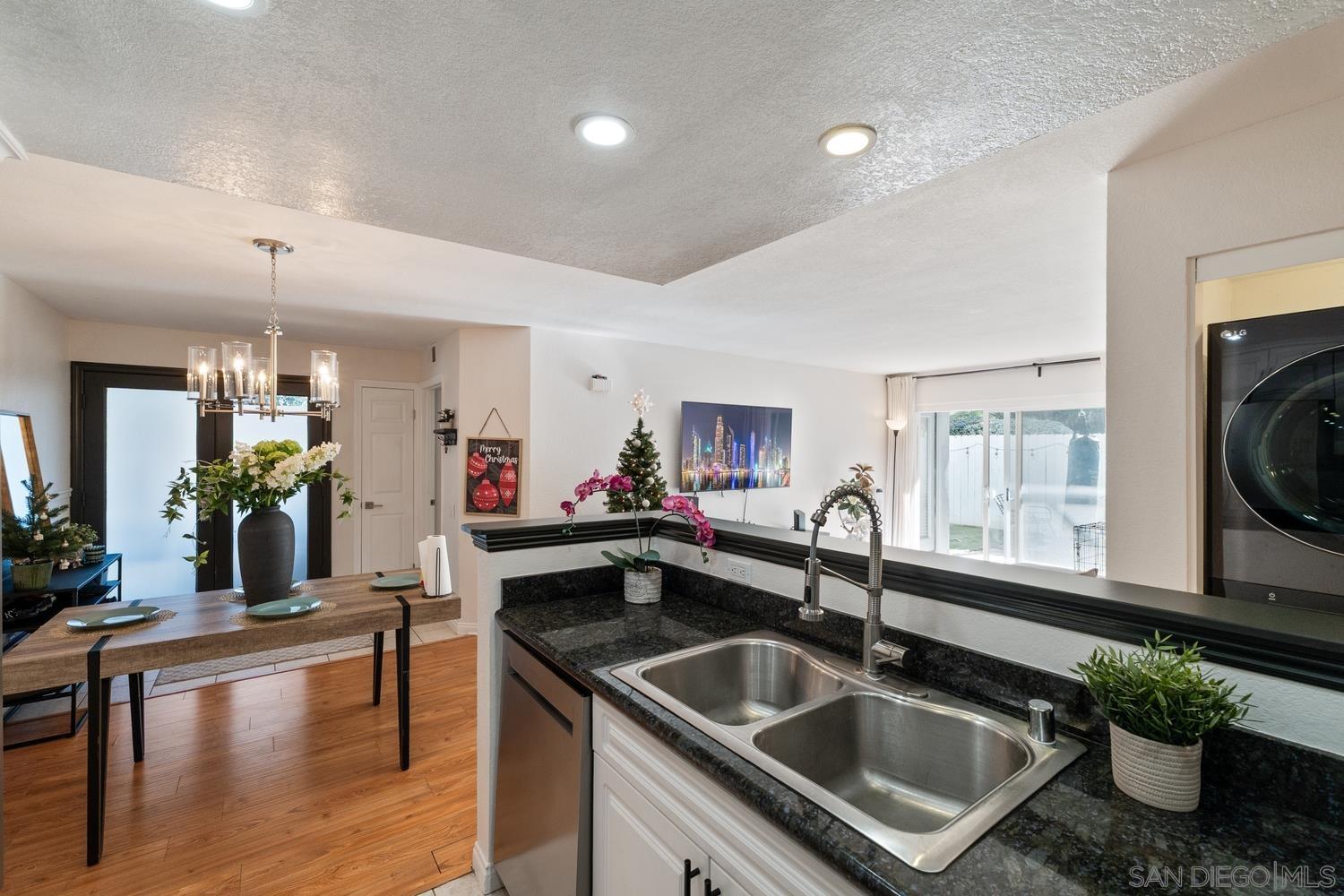 Detail Gallery Image 13 of 33 For 1564  Tanglewood Ln  #19,  Escondido,  CA 92029 - 2 Beds | 2 Baths