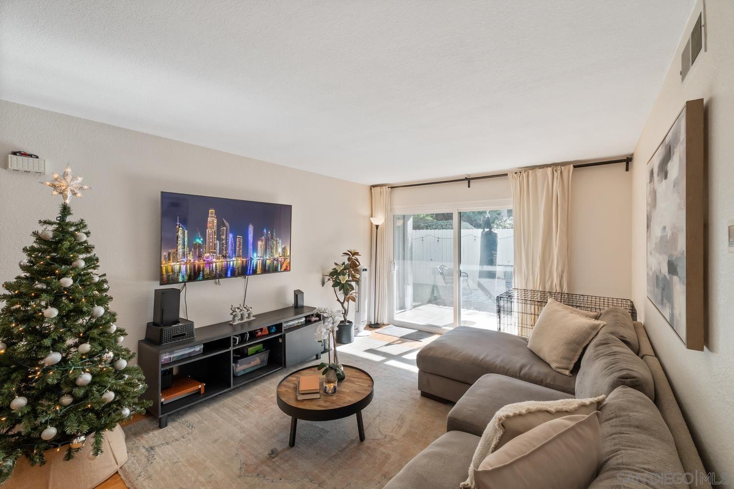 Detail Gallery Image 4 of 33 For 1564  Tanglewood Ln  #19,  Escondido,  CA 92029 - 2 Beds | 2 Baths