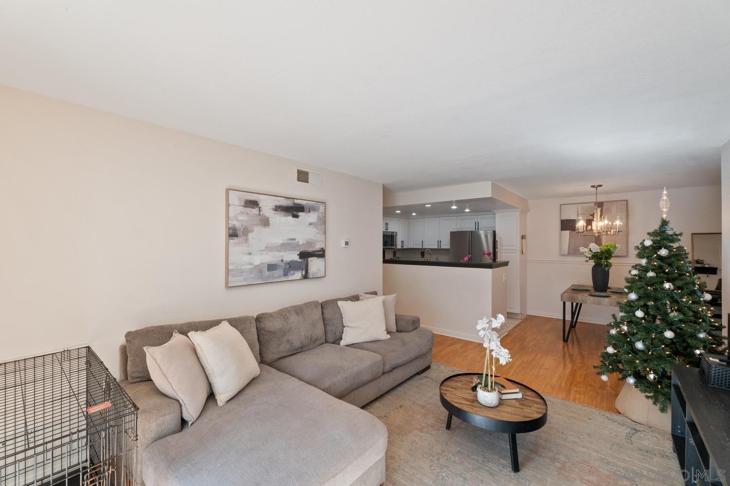 Detail Gallery Image 5 of 33 For 1564  Tanglewood Ln  #19,  Escondido,  CA 92029 - 2 Beds | 2 Baths