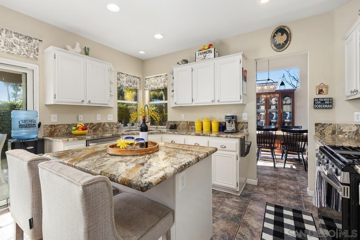 Detail Gallery Image 2 of 37 For 4801  Cardiff Bay Drive, Oceanside,  CA 92057 - 5 Beds | 3 Baths