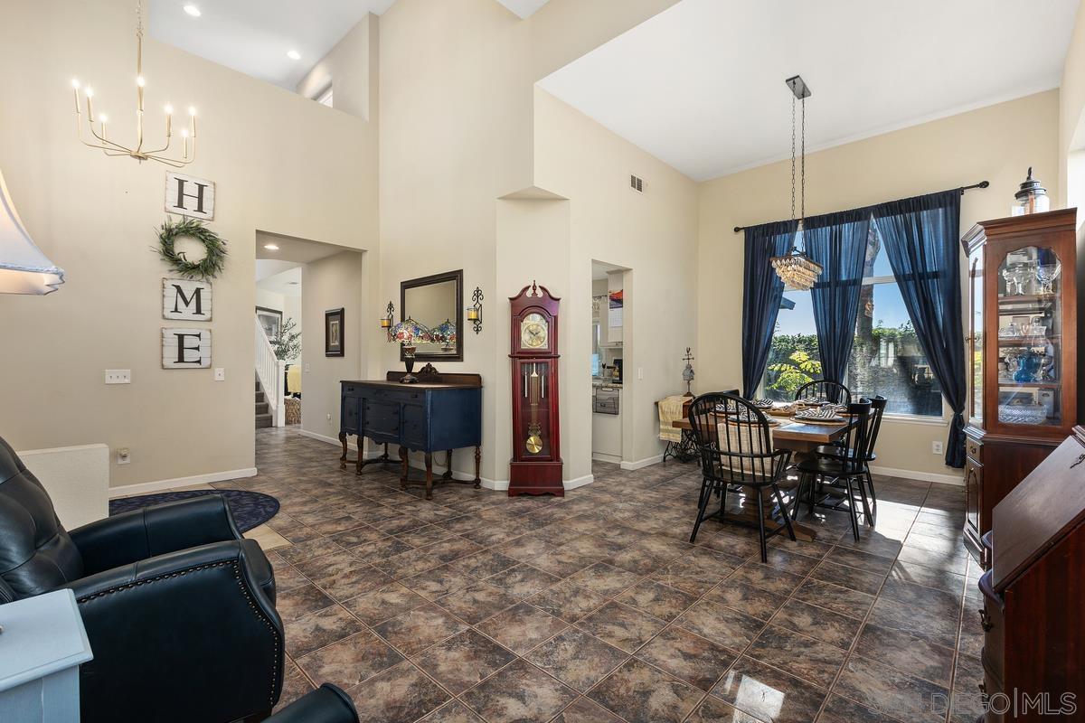 Detail Gallery Image 11 of 37 For 4801  Cardiff Bay Drive, Oceanside,  CA 92057 - 5 Beds | 3 Baths