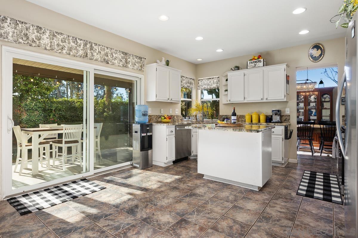 Detail Gallery Image 14 of 37 For 4801  Cardiff Bay Drive, Oceanside,  CA 92057 - 5 Beds | 3 Baths