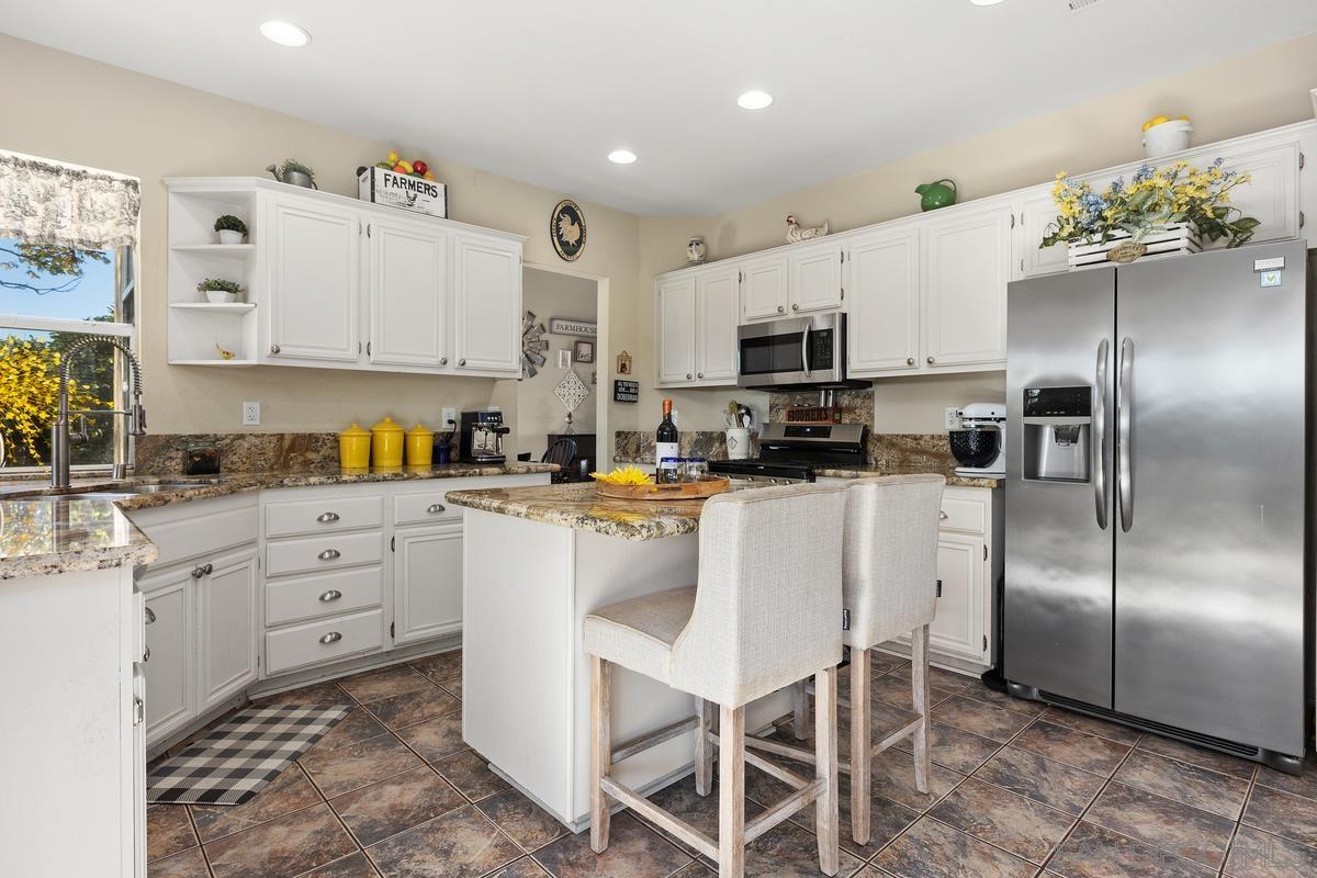 Detail Gallery Image 15 of 37 For 4801  Cardiff Bay Drive, Oceanside,  CA 92057 - 5 Beds | 3 Baths