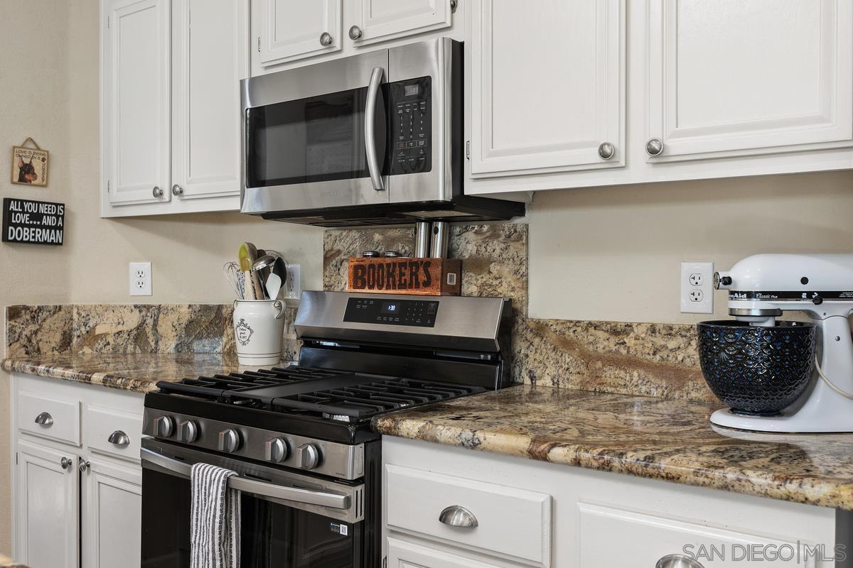 Detail Gallery Image 16 of 37 For 4801  Cardiff Bay Drive, Oceanside,  CA 92057 - 5 Beds | 3 Baths