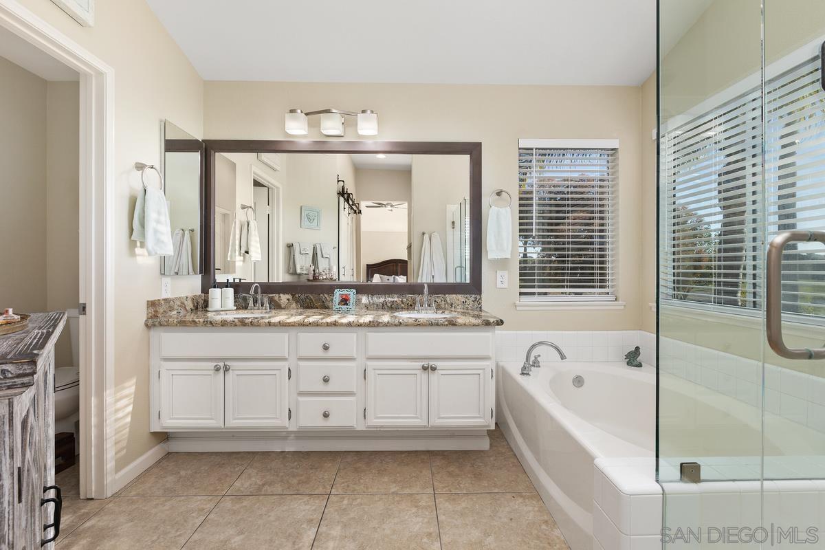 Detail Gallery Image 4 of 37 For 4801  Cardiff Bay Drive, Oceanside,  CA 92057 - 5 Beds | 3 Baths