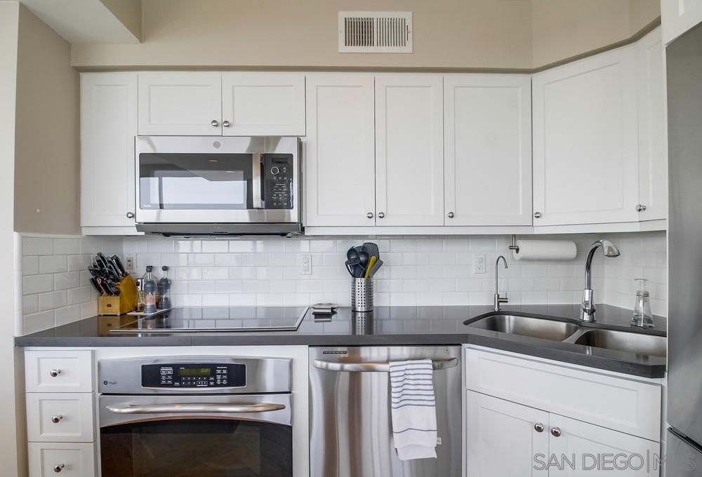 Detail Gallery Image 16 of 44 For 1770  Avenida Del Mundo  1004, Coronado,  CA 92118 - 2 Beds | 2 Baths