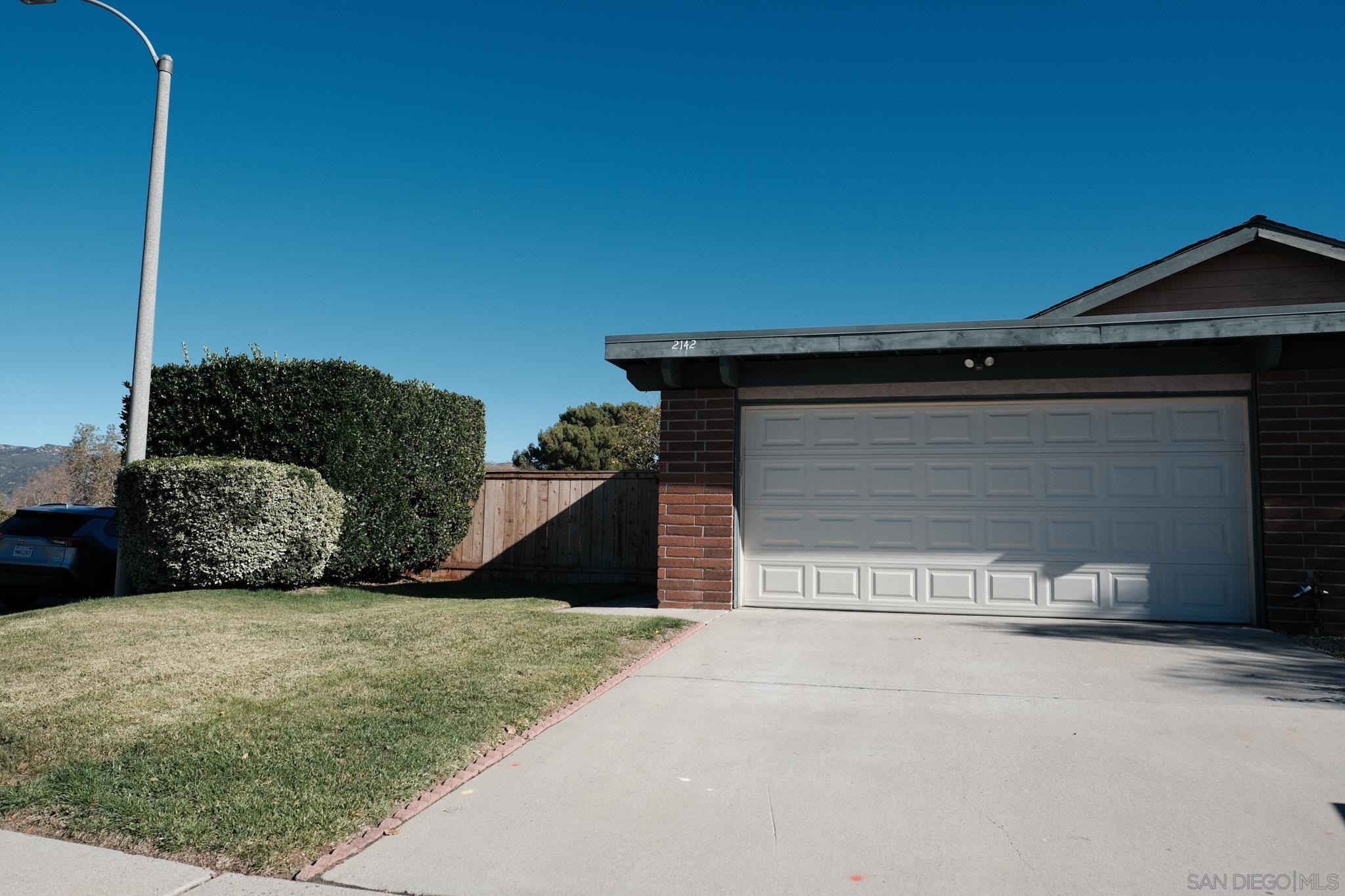 Detail Gallery Image 2 of 29 For 2142  Ridgeview Pl, Escondido,  CA 92026 - 3 Beds | 2 Baths