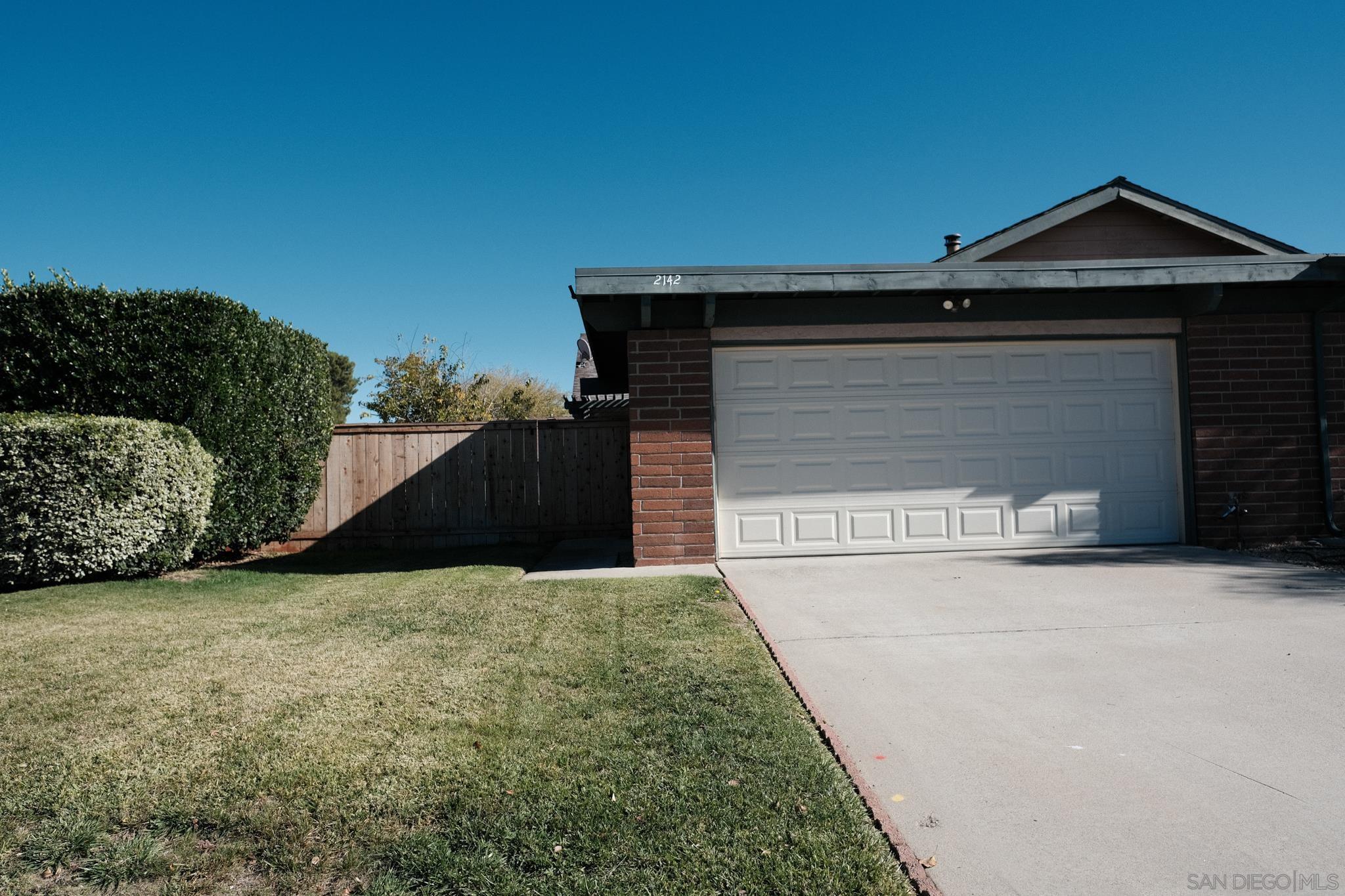 Detail Gallery Image 3 of 29 For 2142  Ridgeview Pl, Escondido,  CA 92026 - 3 Beds | 2 Baths